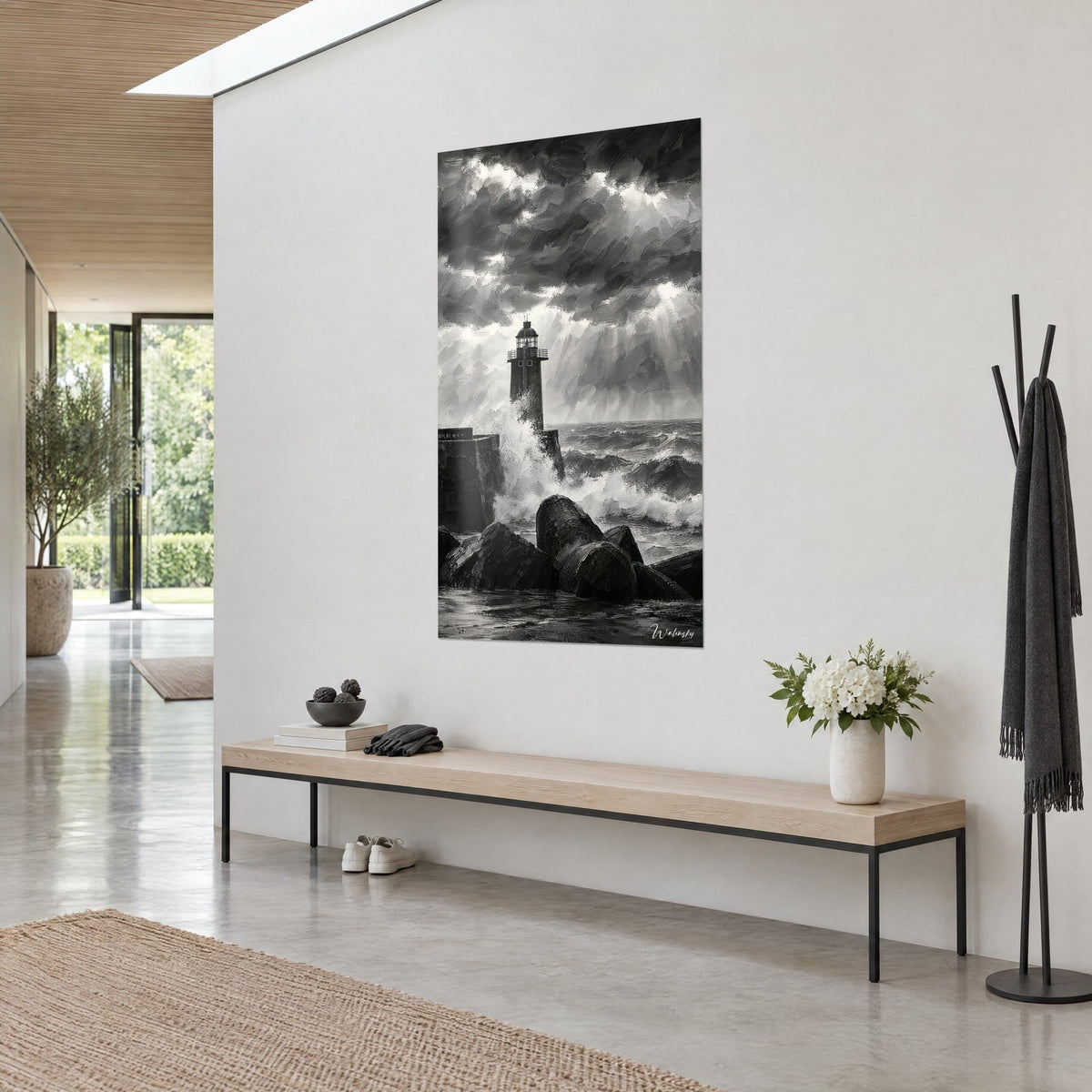 Schilderij donkere seintoren onder lichtstralen, witte schuim en houtskoolkleurige lucht, boven een entreebank van licht hout