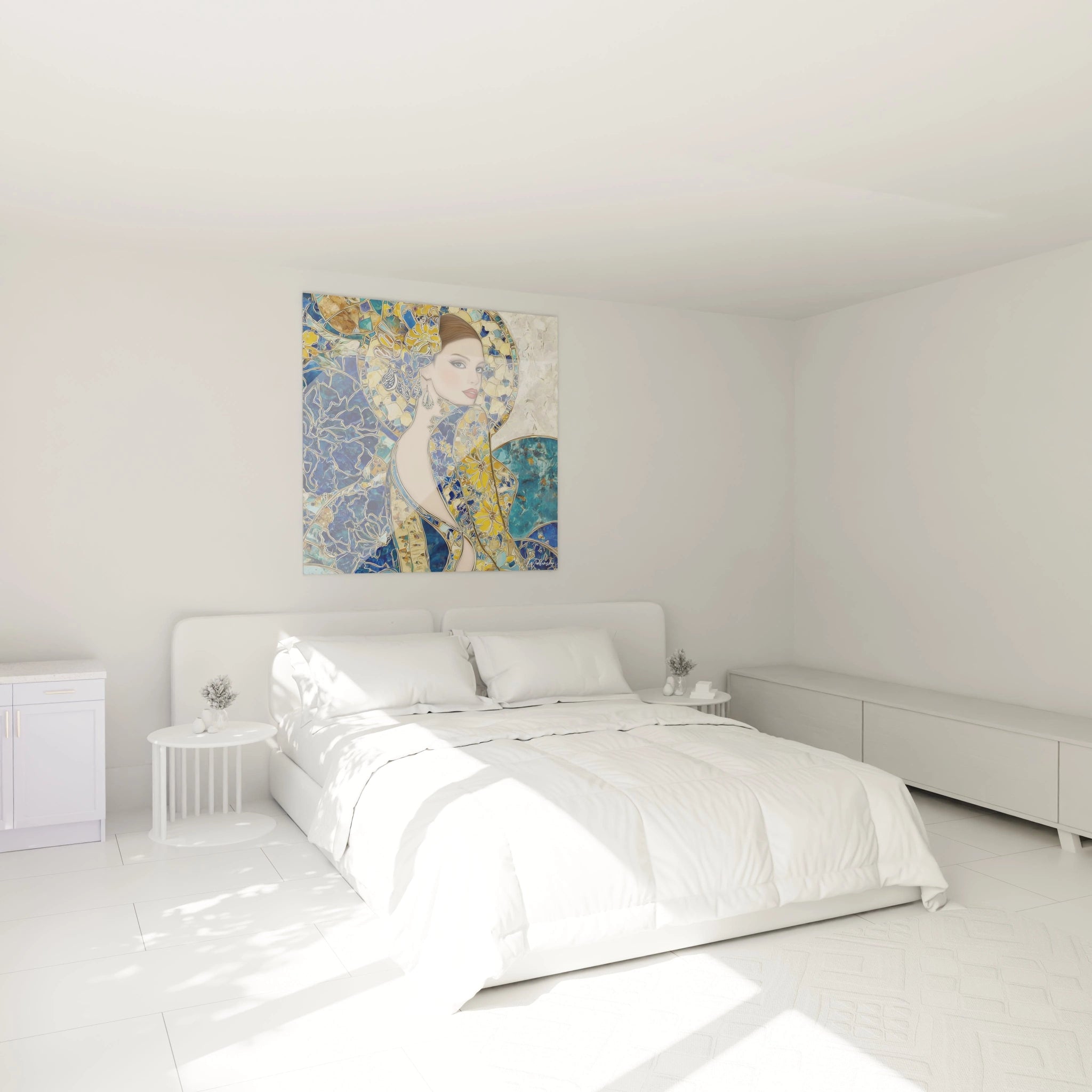 Tableau féminin byzantin de Walensky accroché dans une chambre lumineuse au décor moderne