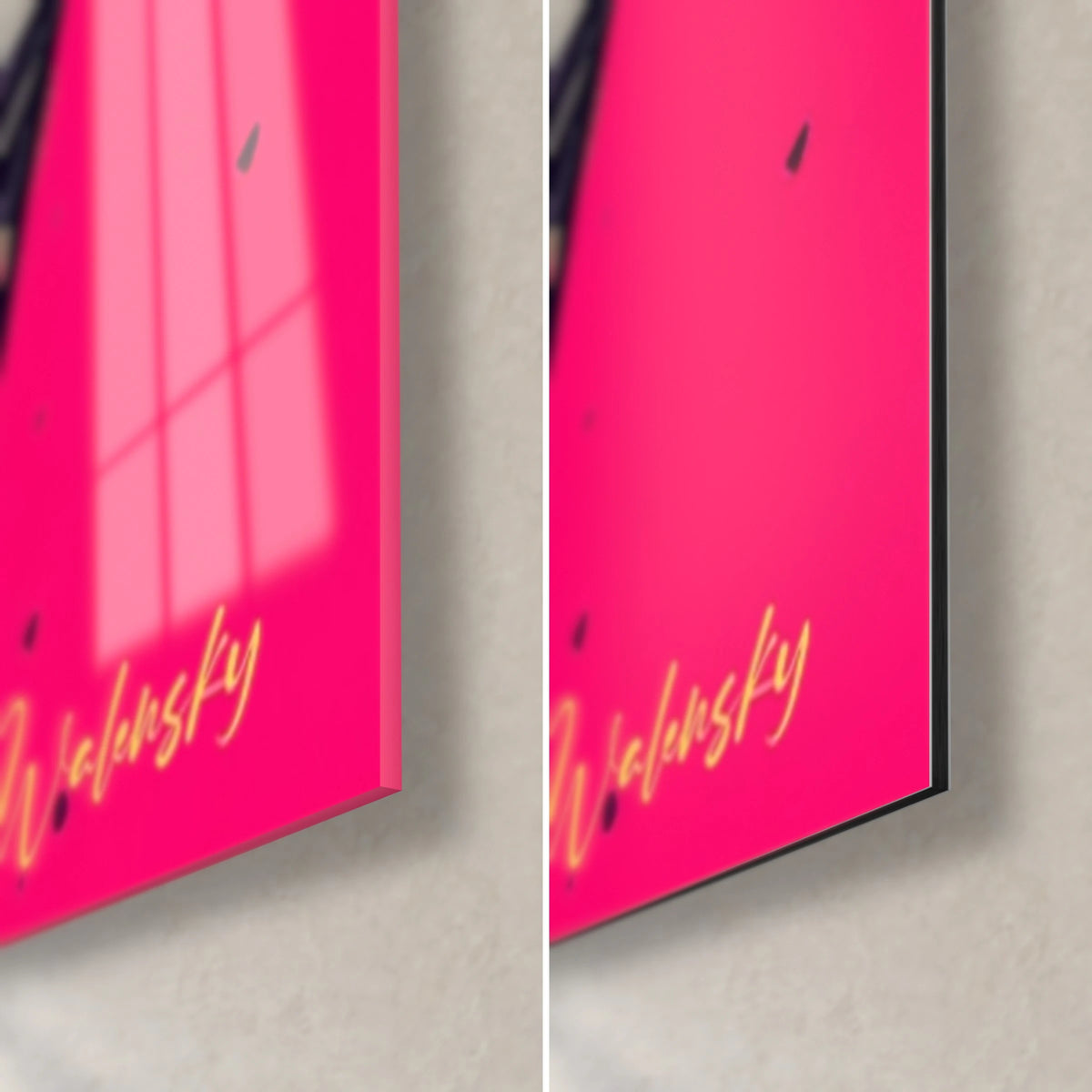 Obraz muzy pop art, prawy dolny róg: błyszczące szkło akrylowe z refleksami, matowe aluminium Dibond, żółty podpis na różowym tle, krawędź 3 mm
