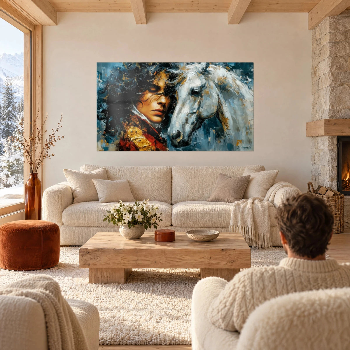 Quadro ritratto di una bruna dai riccioli scuri accanto a un cavallo bianco, blu notte e rosso, sopra un divano in un soggiorno luminoso