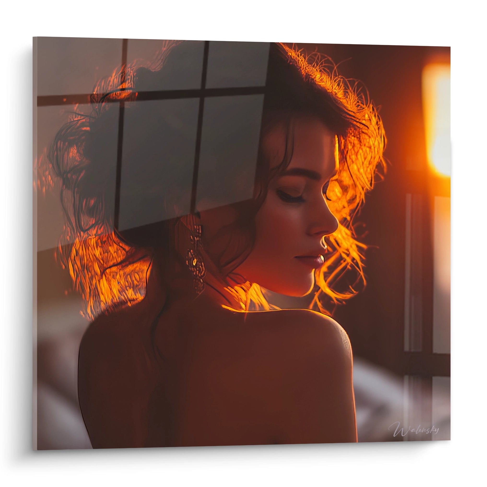 Tableau femme art contemporain représentant une femme en profil avec une lumière dorée en arrière-plan
