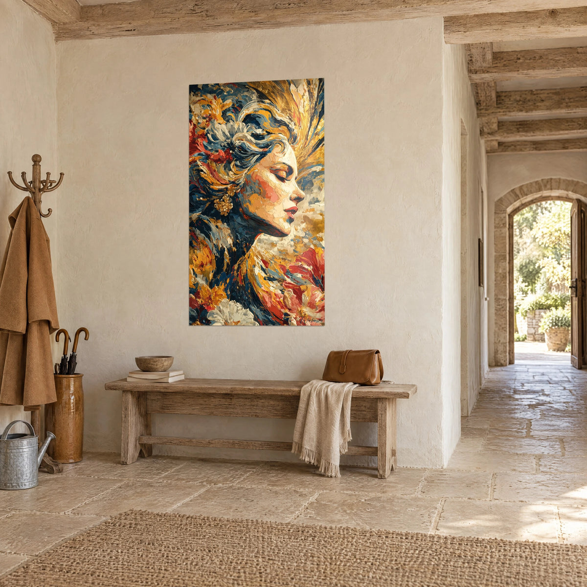 Cuadro retrato barroco con espátula, plumas doradas y flores rojas, pared de cal beige y banco de madera, casa de piedra