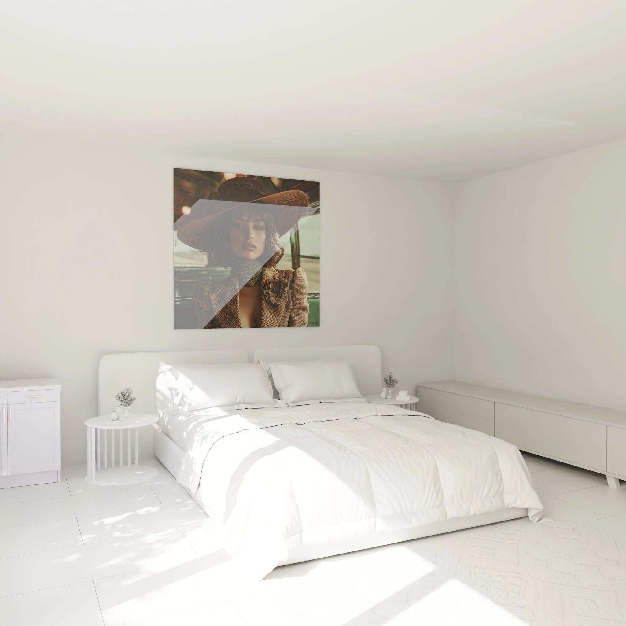 Tableau femme vintage de Walensky dans une chambre moderne avec lit blanc et luminaires minimalistes