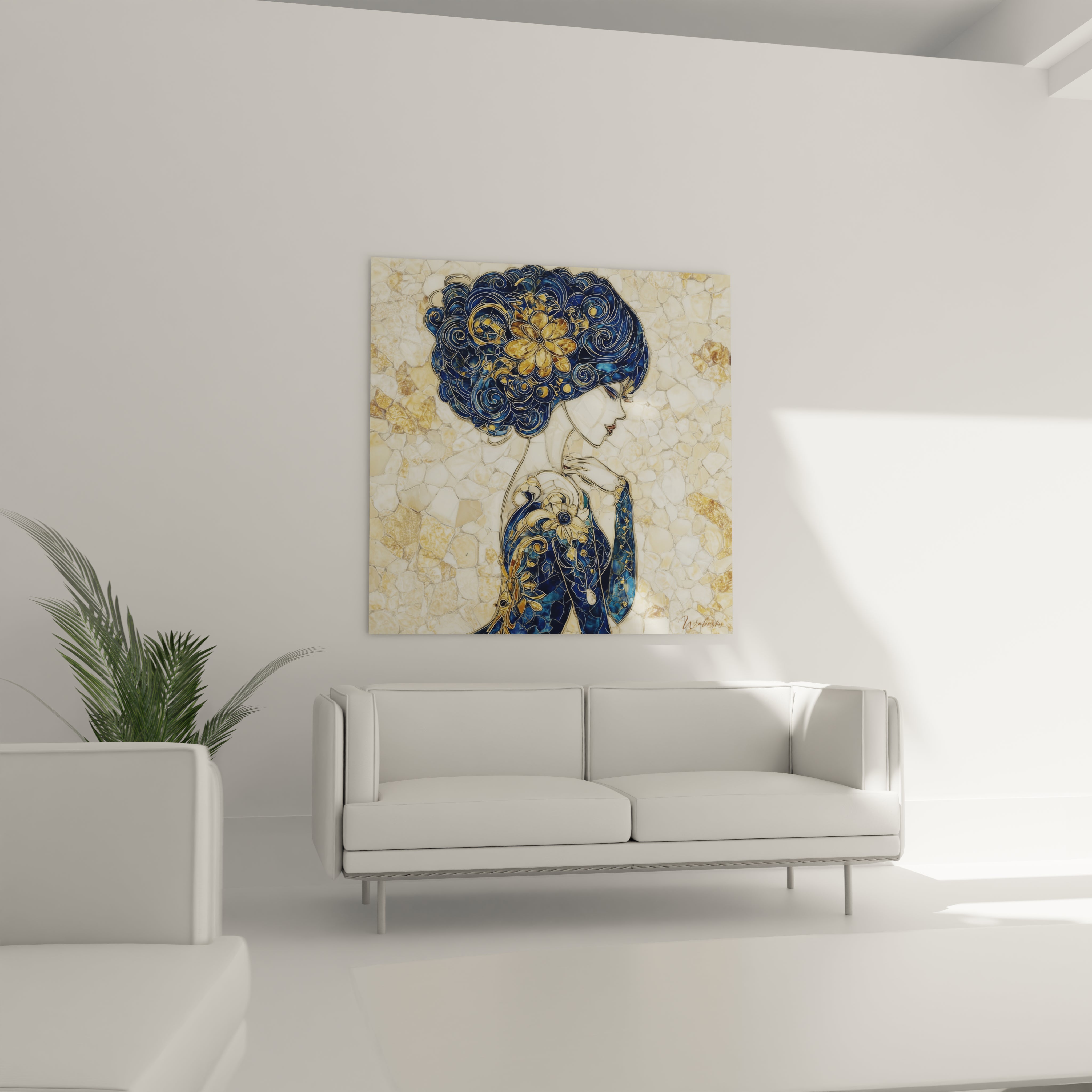 Tableau femme doré contemporain avec des motifs floraux et des couleurs bleu et or dans un intérieur moderne