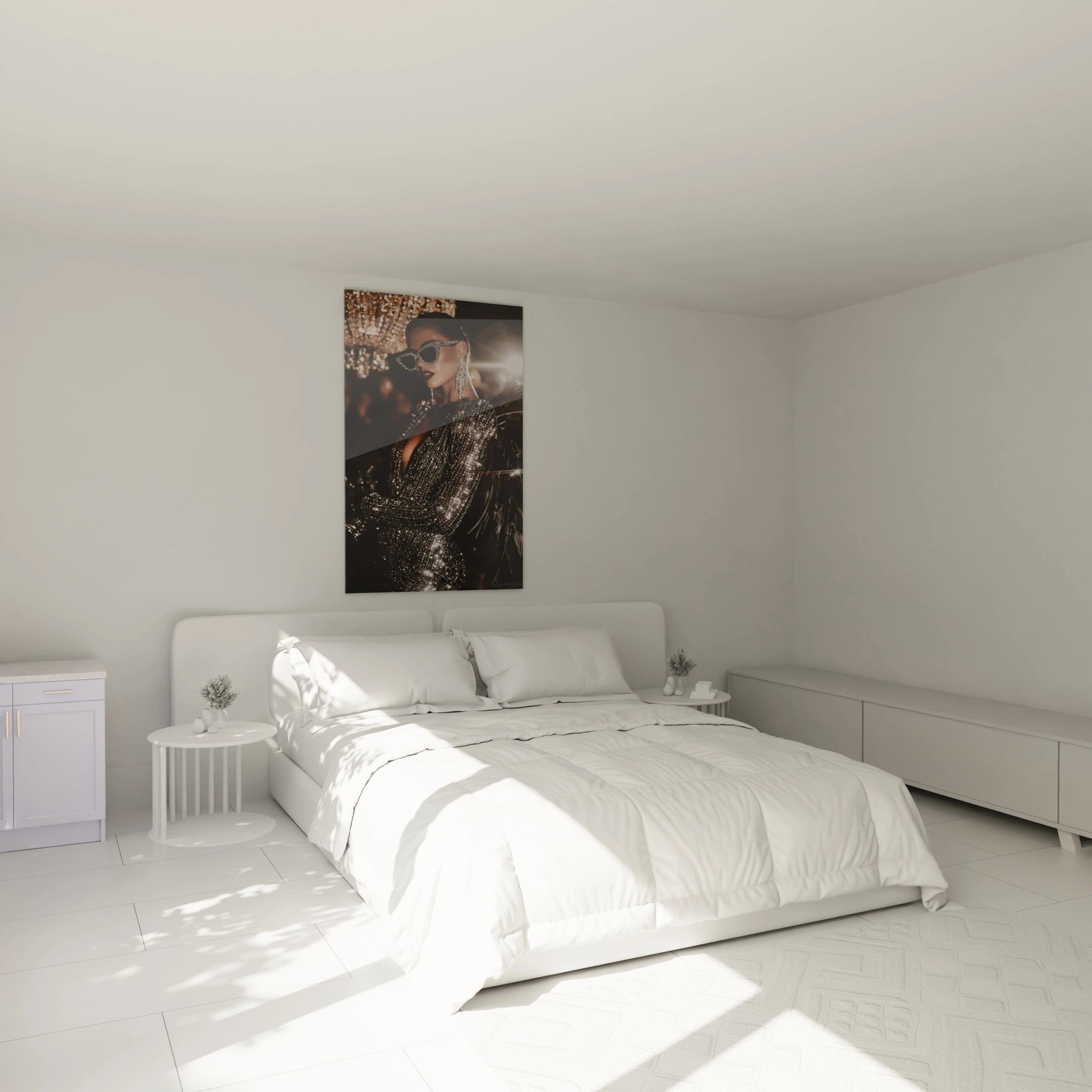 Tableau femme glamour haute couture accroché au mur d'une chambre lumineuse et moderne