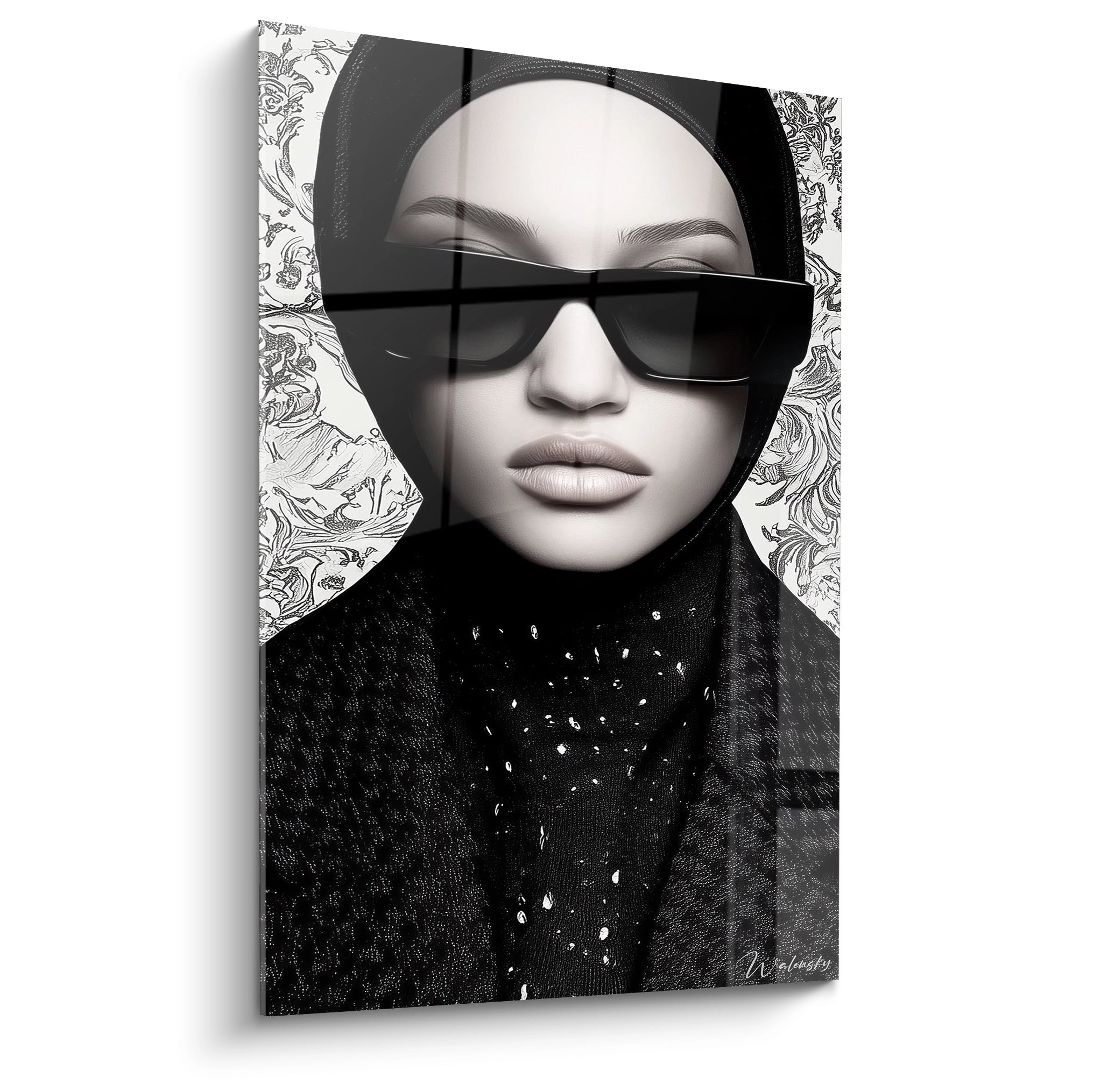 Tableau femme hijab noir et blanc avec lunettes de soleil et motifs floraux en arrière-plan