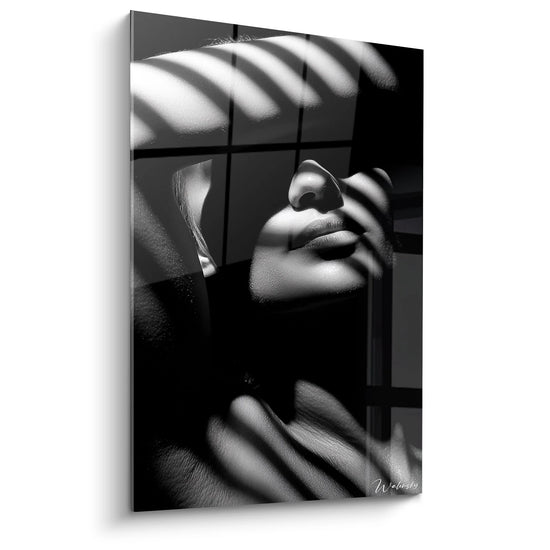 Tableau femme ombres fenêtre - Lumière captive - Edition visage noir et blanc