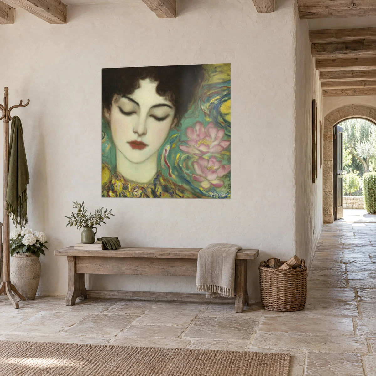 Tableau portrait symboliste d'une jeune brune endormie, fleurs de lotus roses et turquoise, au bout d'un couloir de pierre