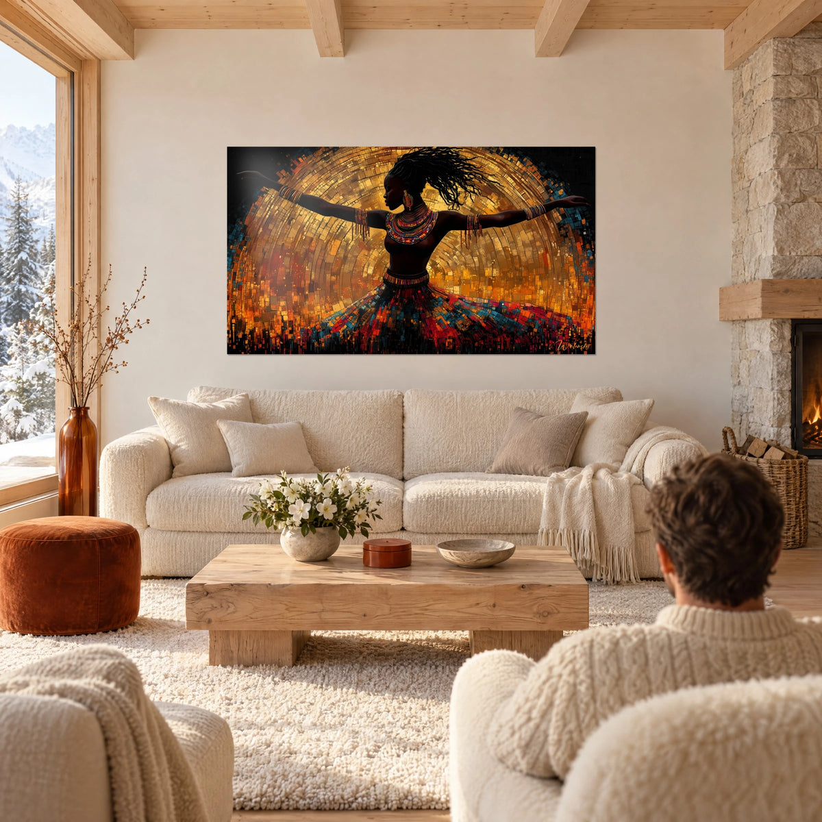 Schilderij van een Afrikaanse danseres met open armen, kralenketting, rode en blauwe rok voor een gouden halo, boven een bank in een lichte woonkamer
