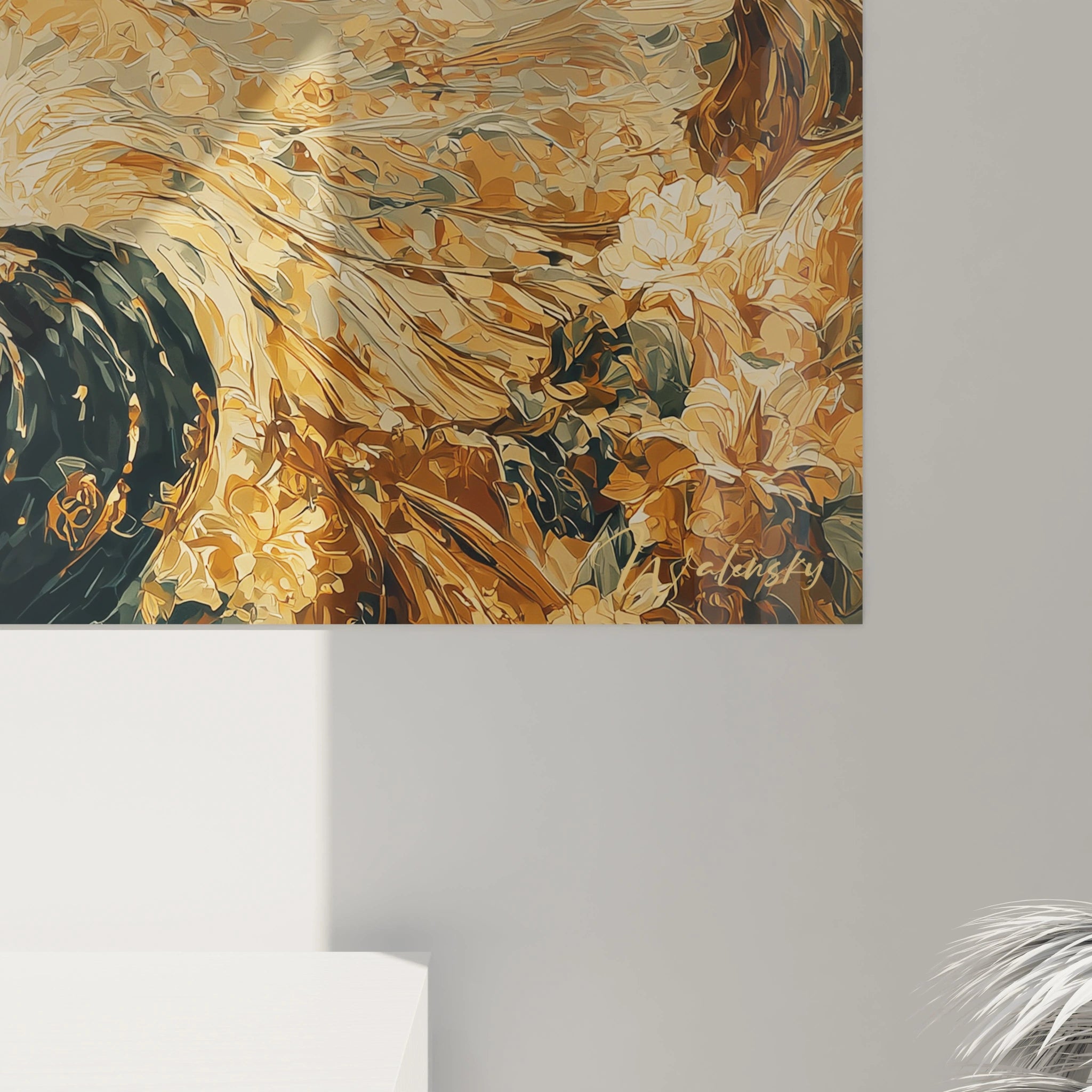 tableau gothique femme Walensky peinture murale florale doree abstraite sur mur gris pour decor moderne