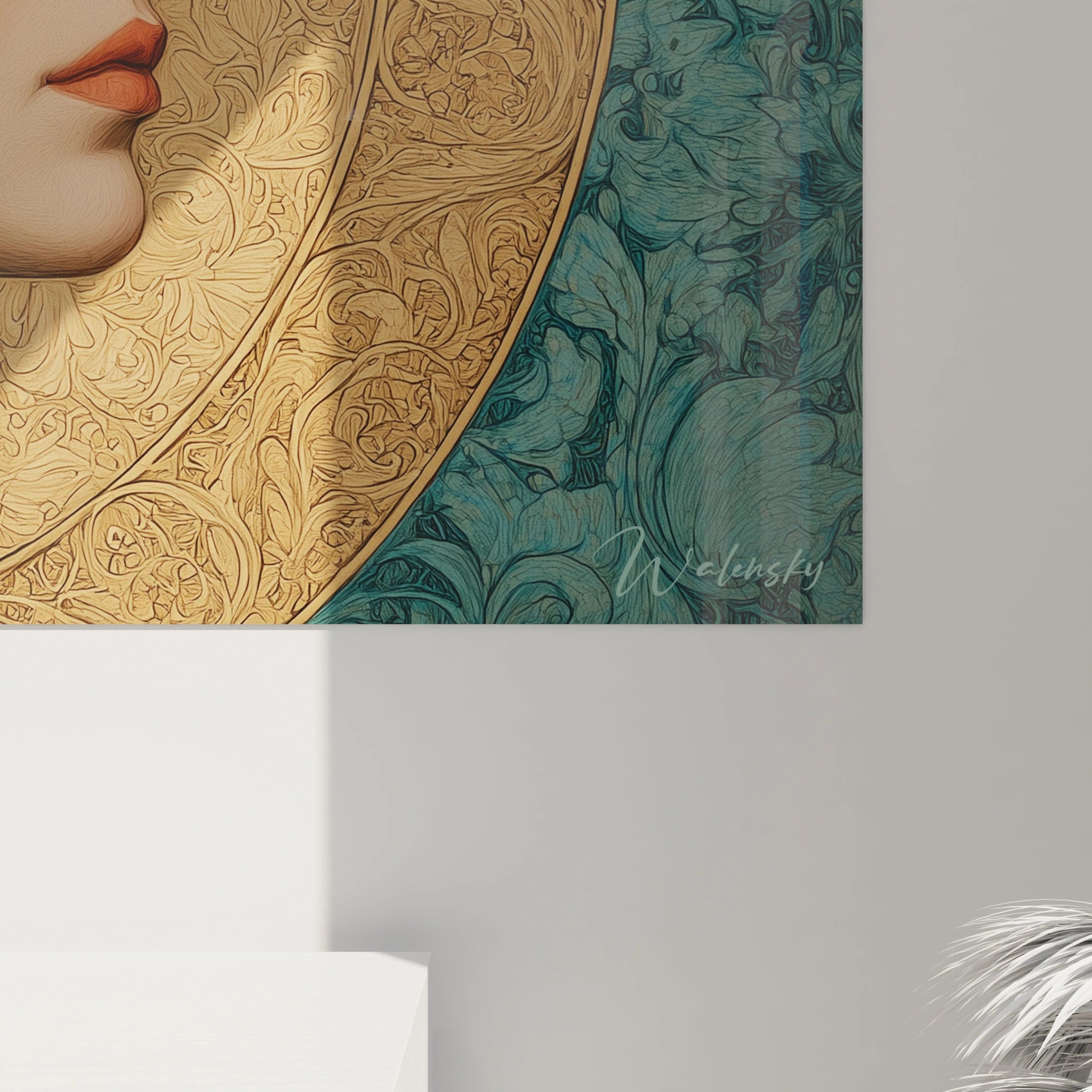 tableau art nouveau femme Walensky visage de profil avec décor doré circulaire et fond floral bleu