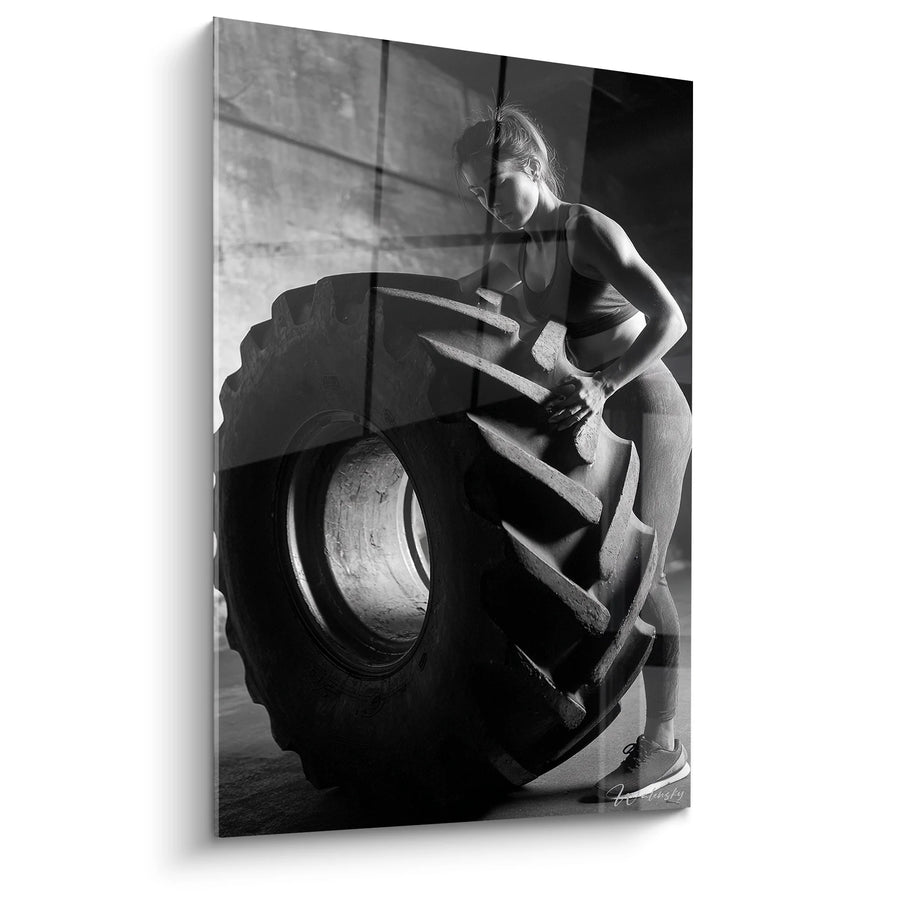 Tableau Femme Tire Pneu - Force Féminine - Edition sports noir et blanc