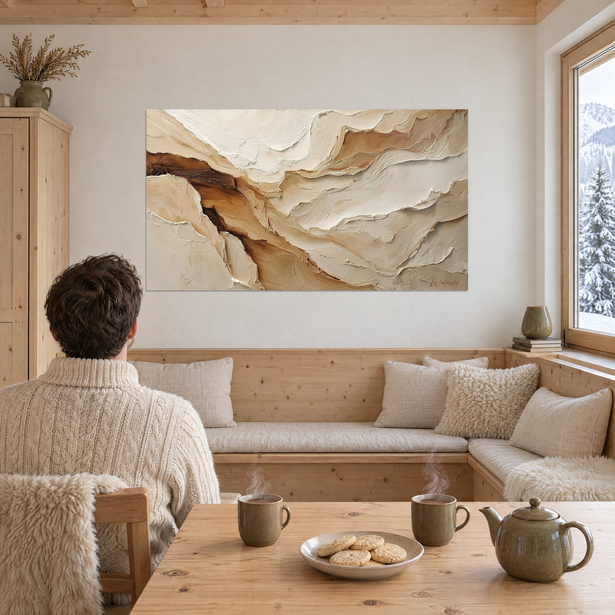 Gemälde abstrakte Landschaft aus elfenbeinfarbenen Reliefs und erdbraunen Tönen, dominiert eine holzverkleidete Wohnecke, zwei dampfende Tassen auf dem Tisch