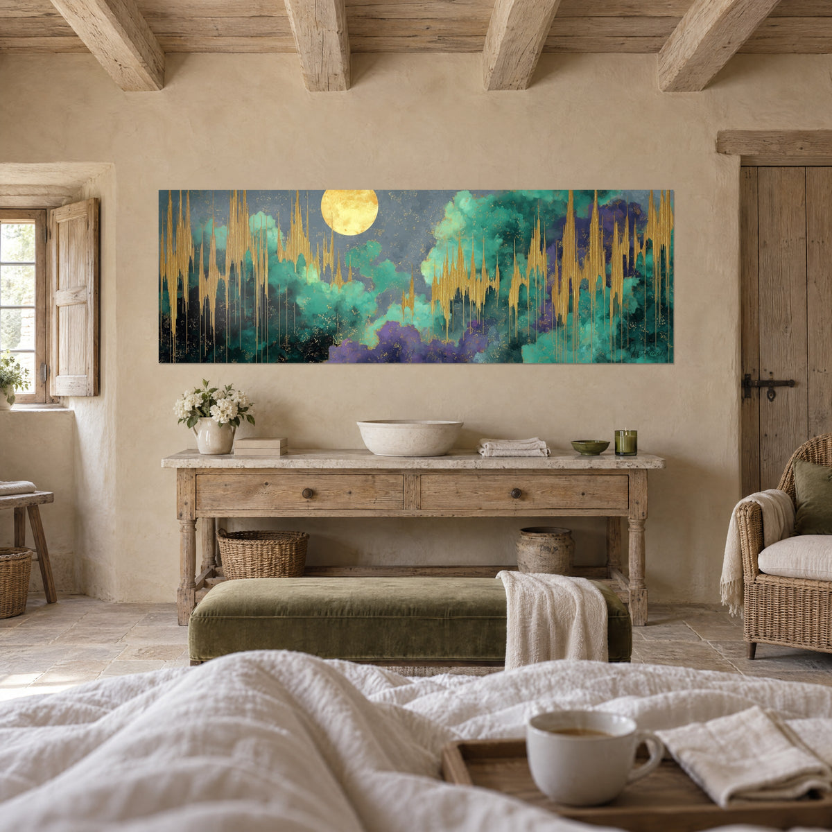 Cuadro nubes esculpidas en verde jade y violeta, luna llena dorada sobre fondo gris, encima de una cama en un dormitorio luminoso