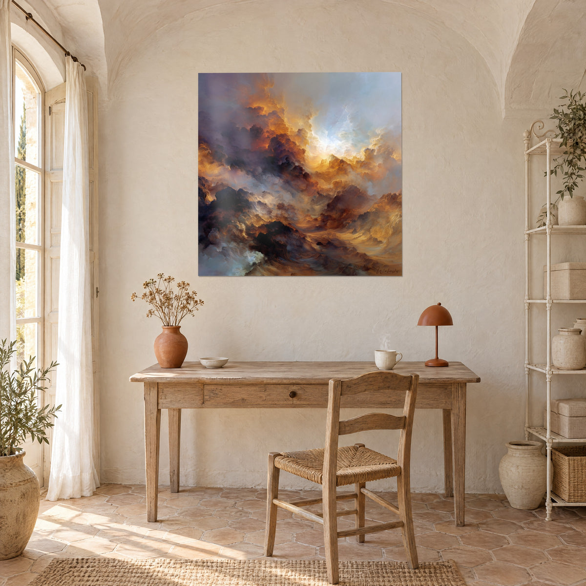 Quadro paesaggio celeste in fiamme, rame bruciato e blu ghiaccio, sopra una scrivania in legno chiaro vicino a una finestra