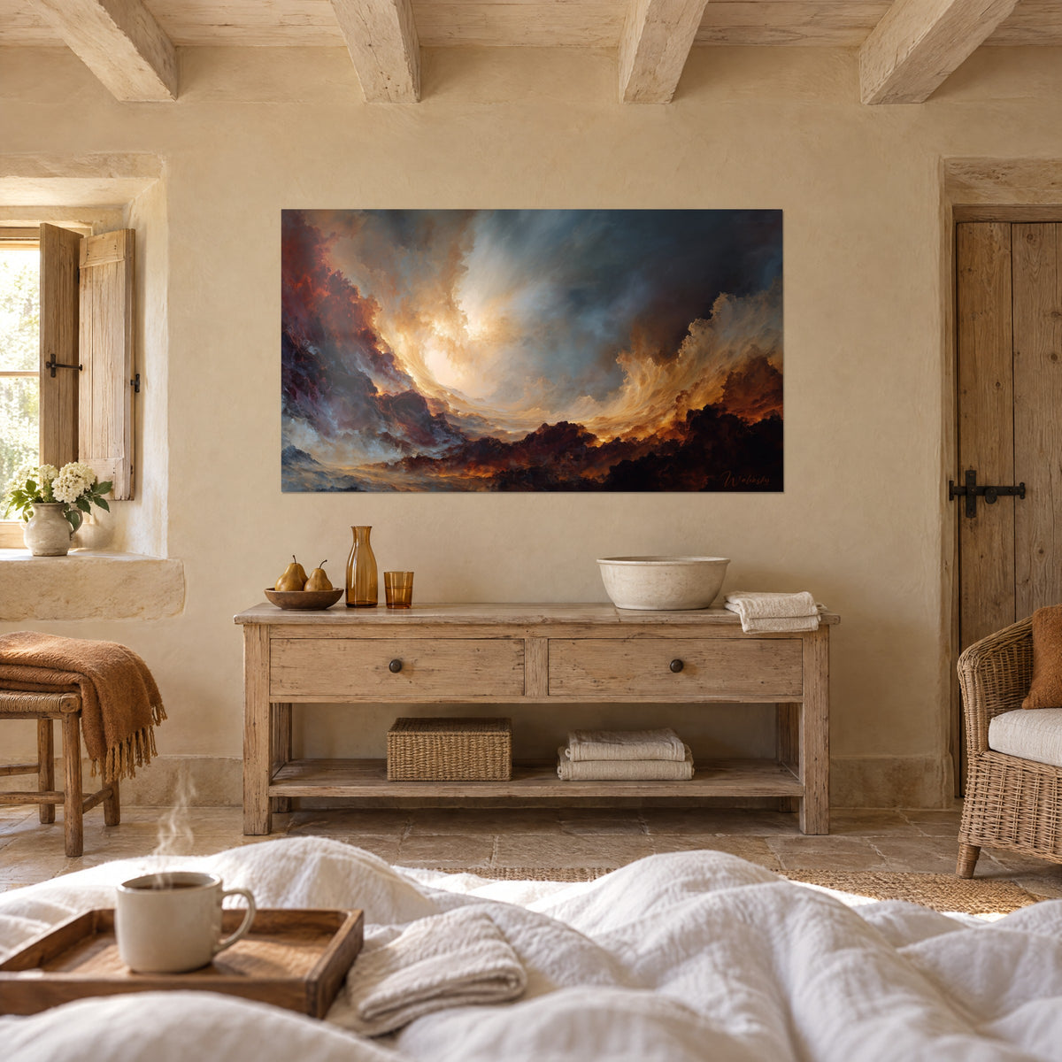 Cuadro nubes encendidas en oro y carbón, brillo crema en el centro, encima de una cama en un dormitorio luminoso