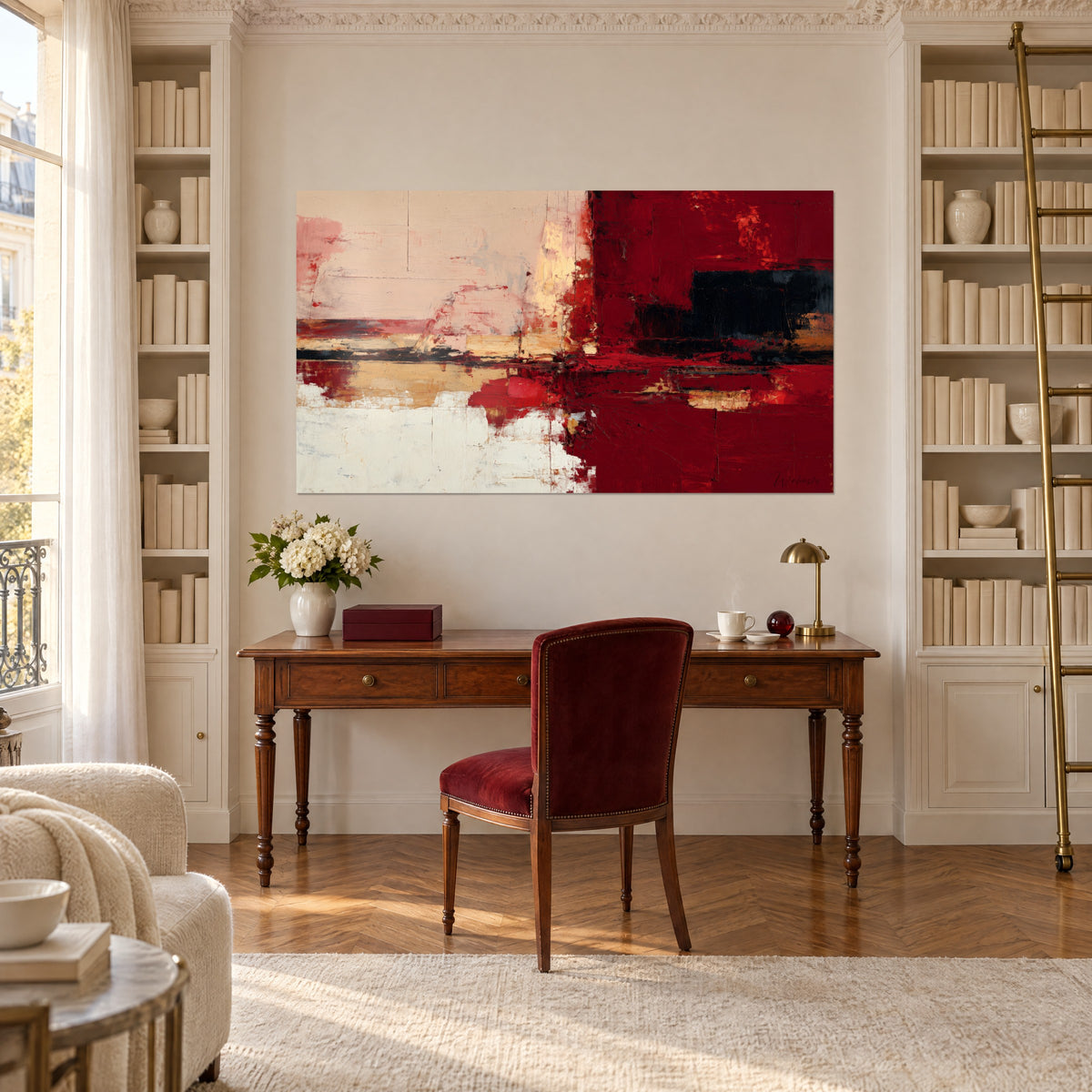 Tableau paysage abstrait grenat, rose pâle et sable doré, accroché derrière un bureau en bois entre deux bibliothèques