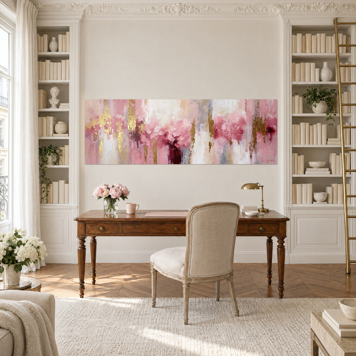 Cuadro de nubes de flores rosa caramelo y estelas doradas, entre dos estanterías blancas sobre un escritorio de madera