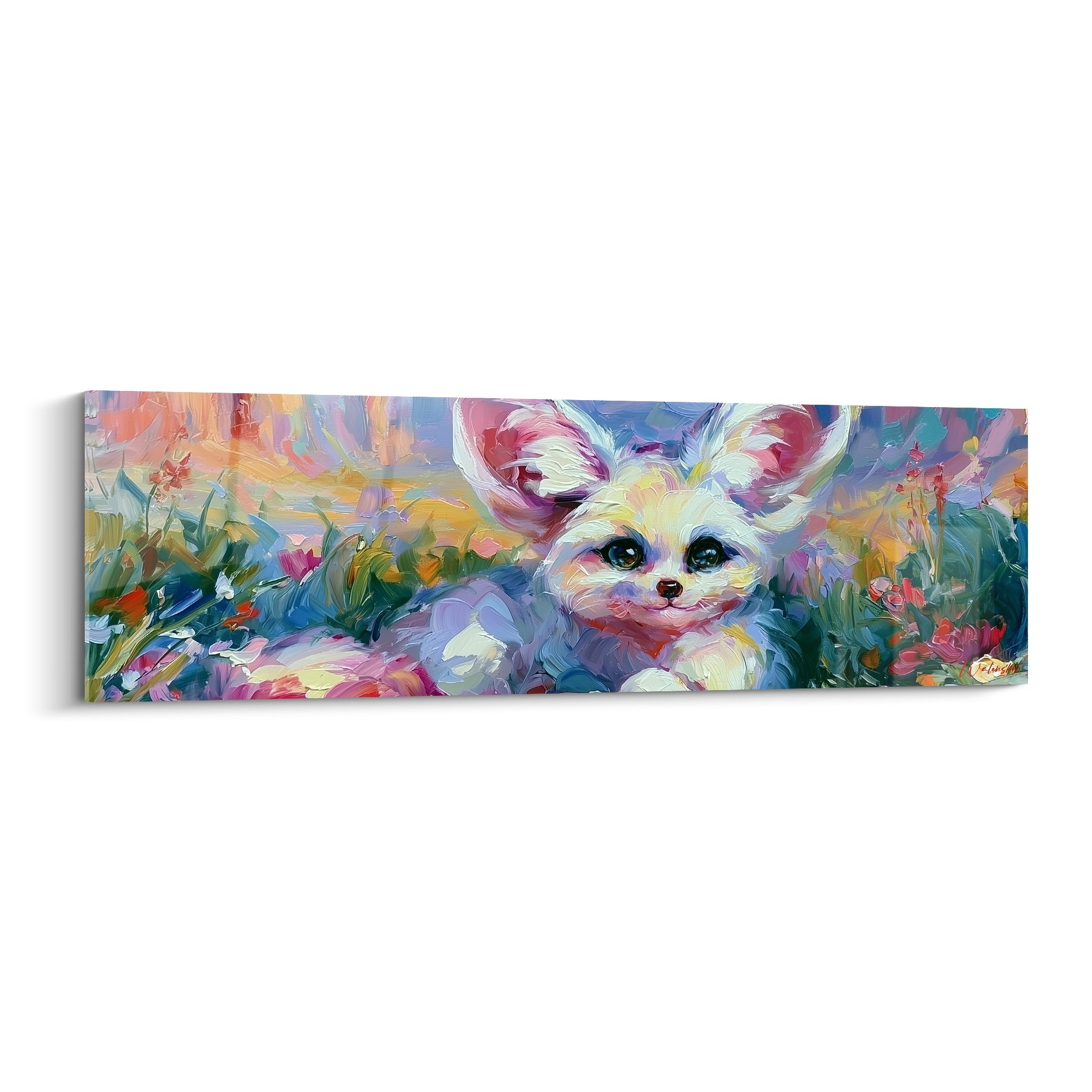 Fennec blanc aux oreilles roses allongé dans des fleurs fuchsia et bleu lavande, style empâté