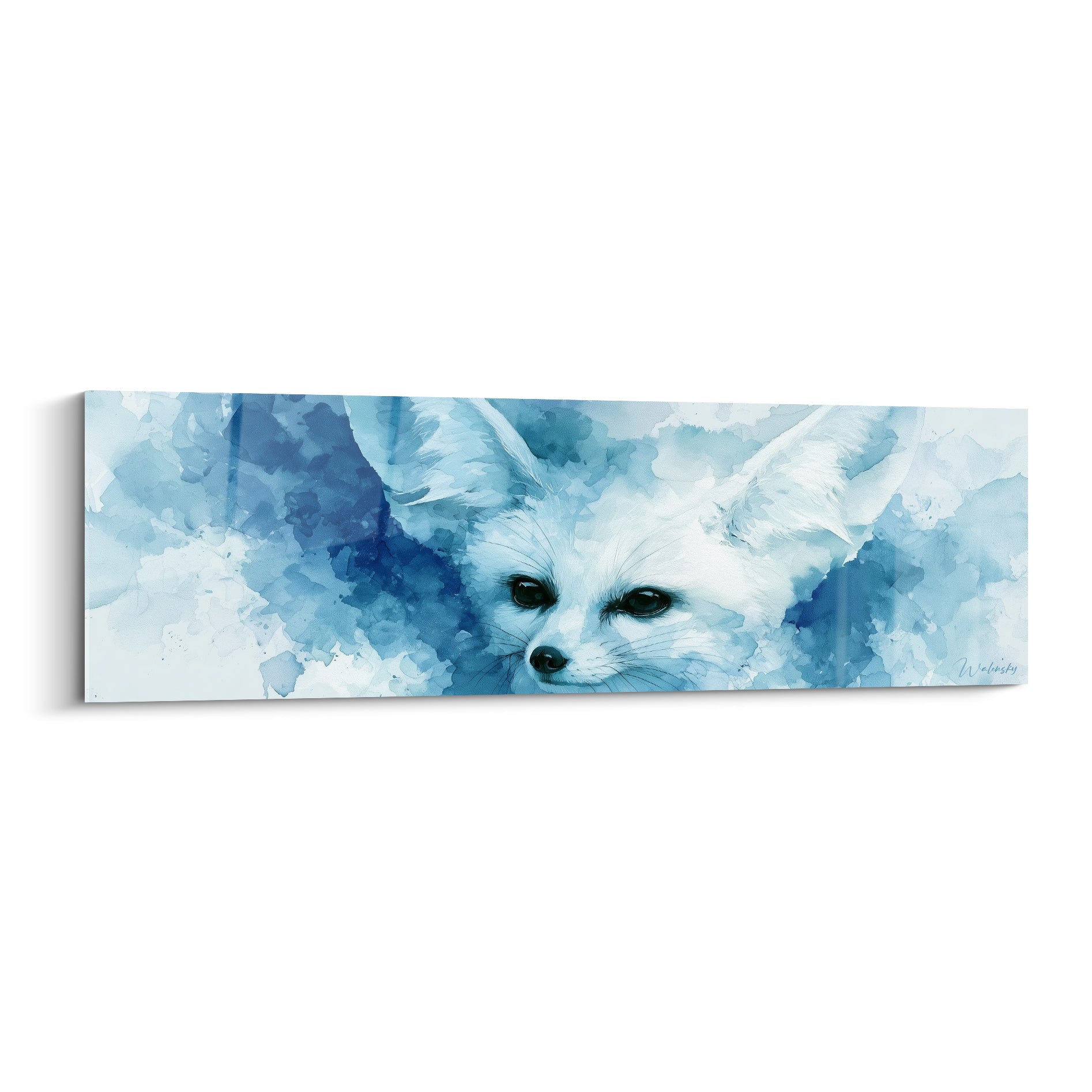Fennec bleu et blanc au regard noir intense, peint à l'aquarelle sur fond de brume bleu marine.