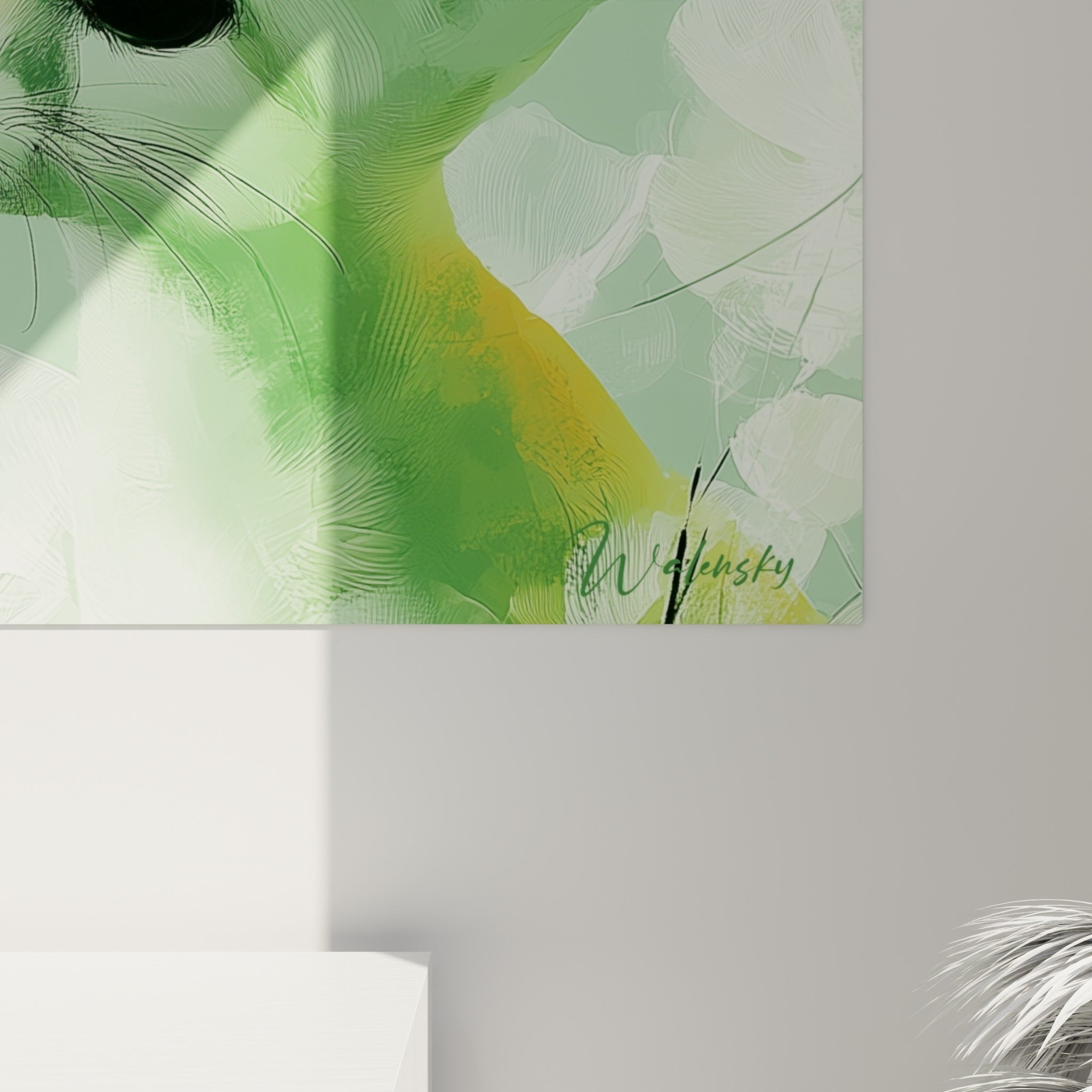 Détail de l'oreille orange et anthracite du fennec révélant le grain fin de l'impression