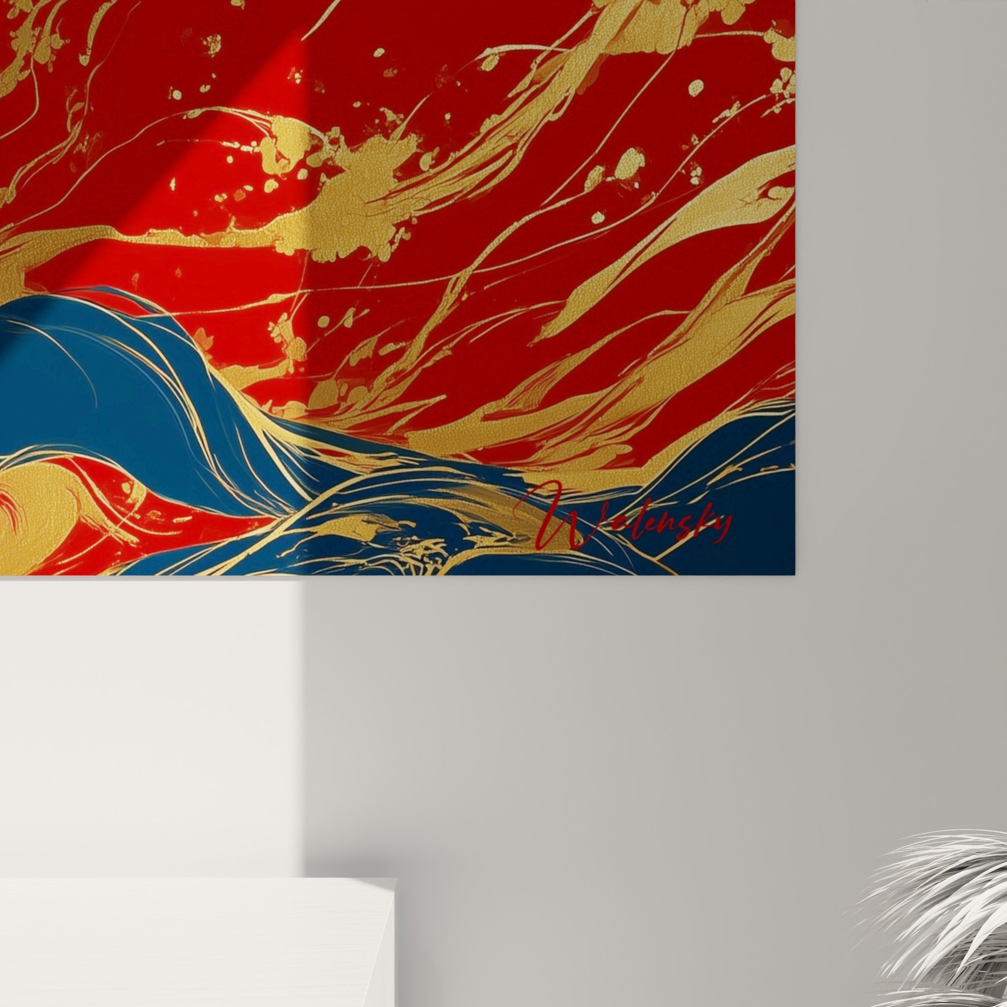 Détail des coulures dorées et du grain rouge profond de la toile représentant le fennec