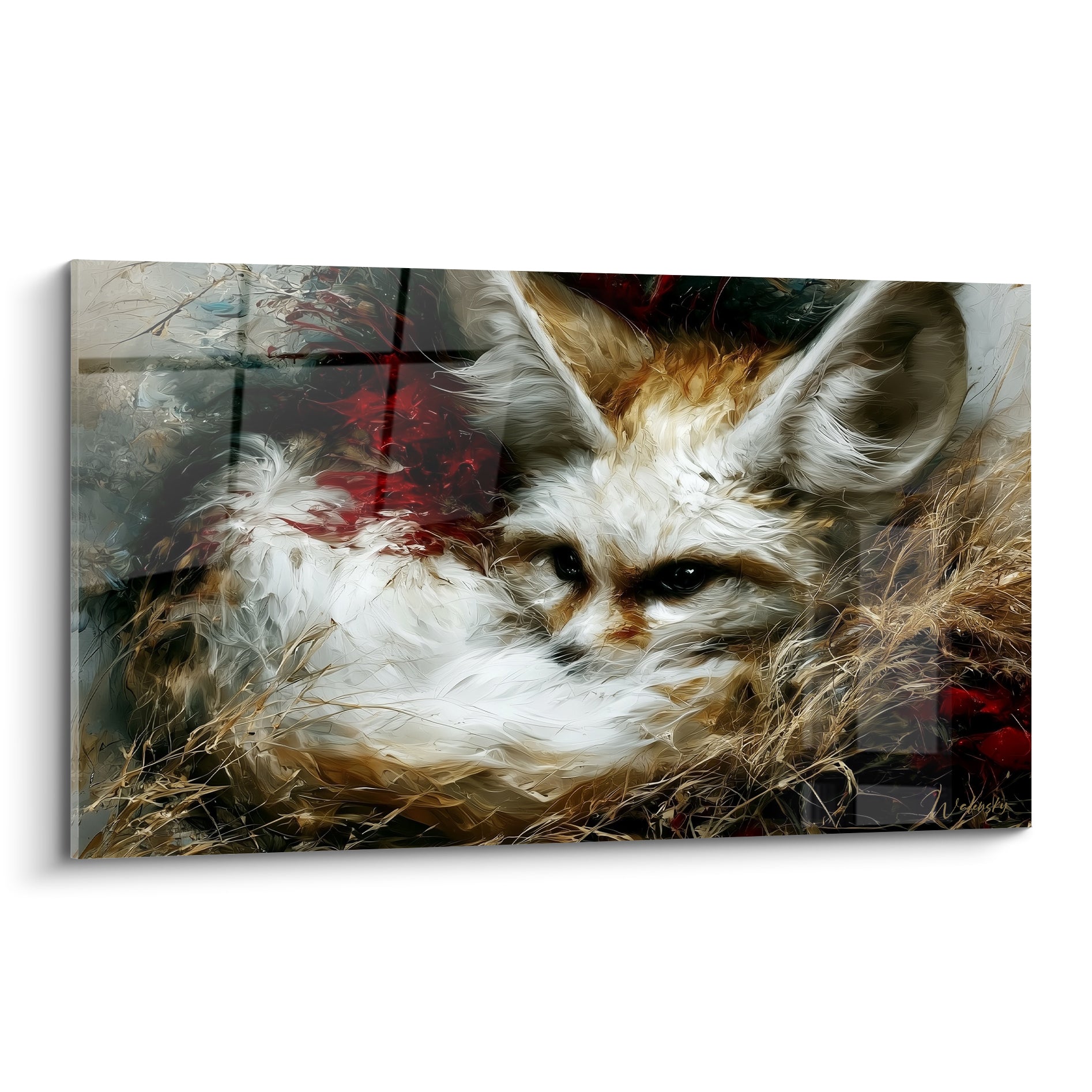 Fennec blotti dans les herbes dorées, pelage blanc et fauve, regard sombre perçant, touches rouge sombre en fond