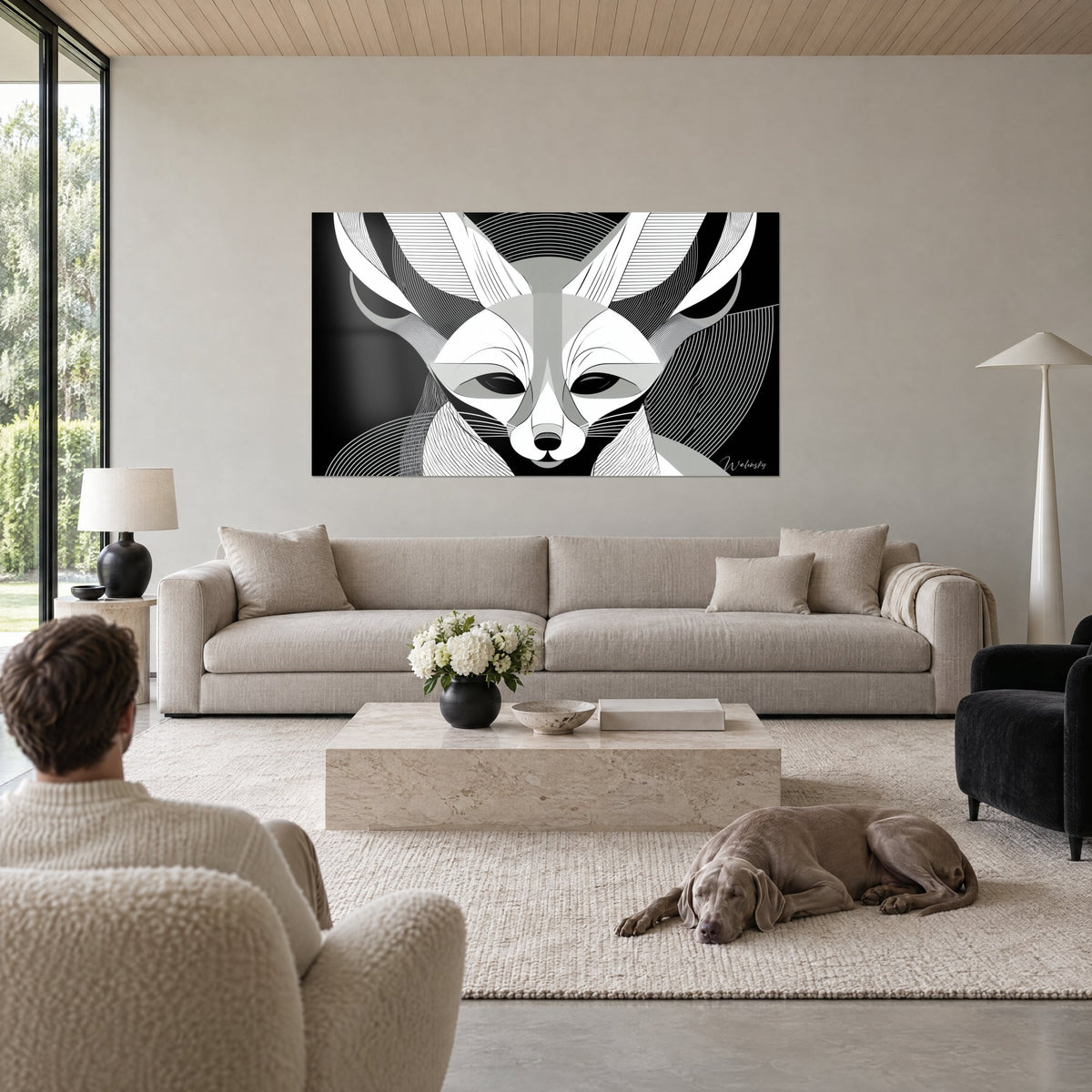 Cuadro zorro del desierto con enormes orejas rayadas en negro, blanco y gris, hombre de espaldas, perro echado, encima de un sofá en un salón luminoso