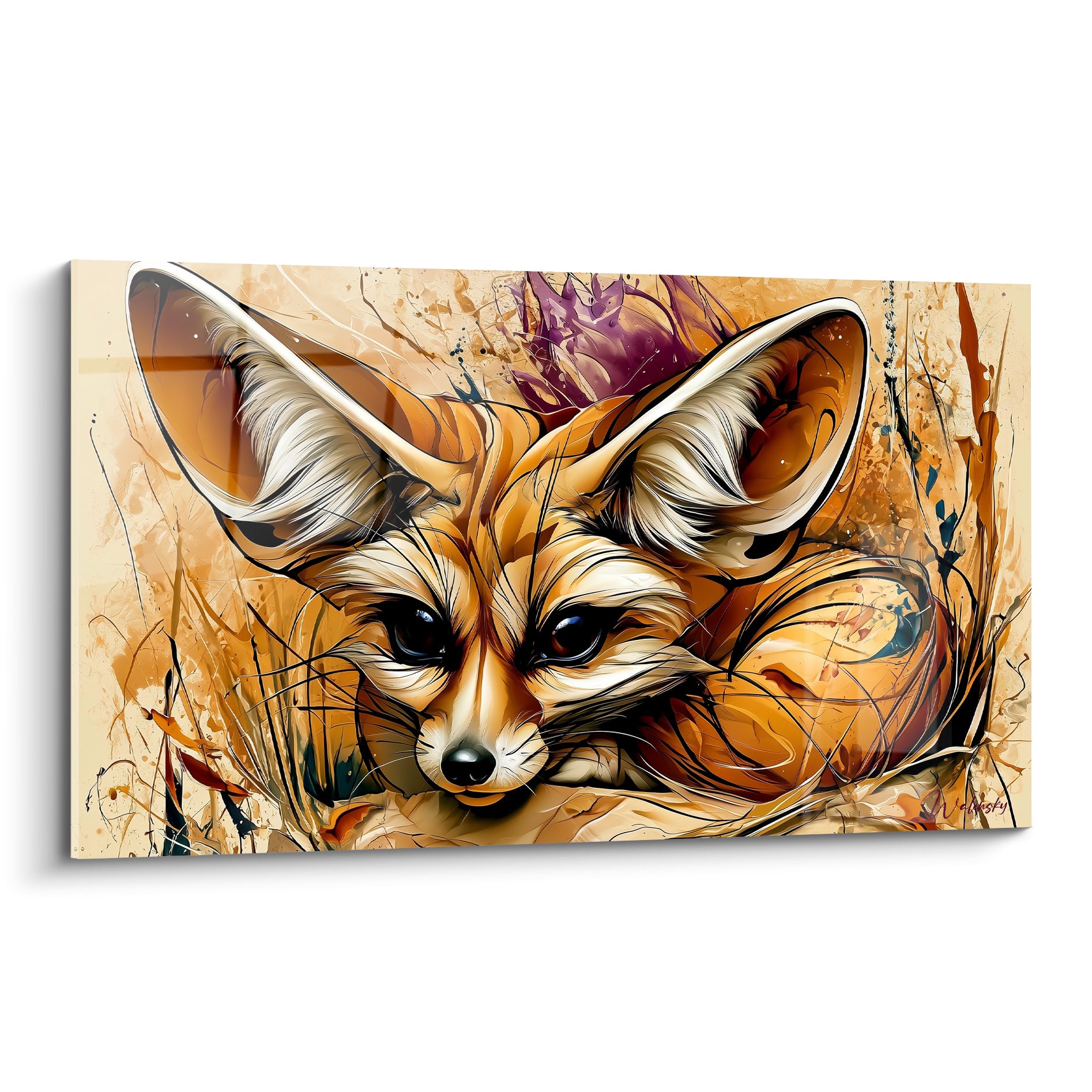Fennec ocre au regard sombre, grandes oreilles blanches, éclaboussures pourpres et brunes en fond