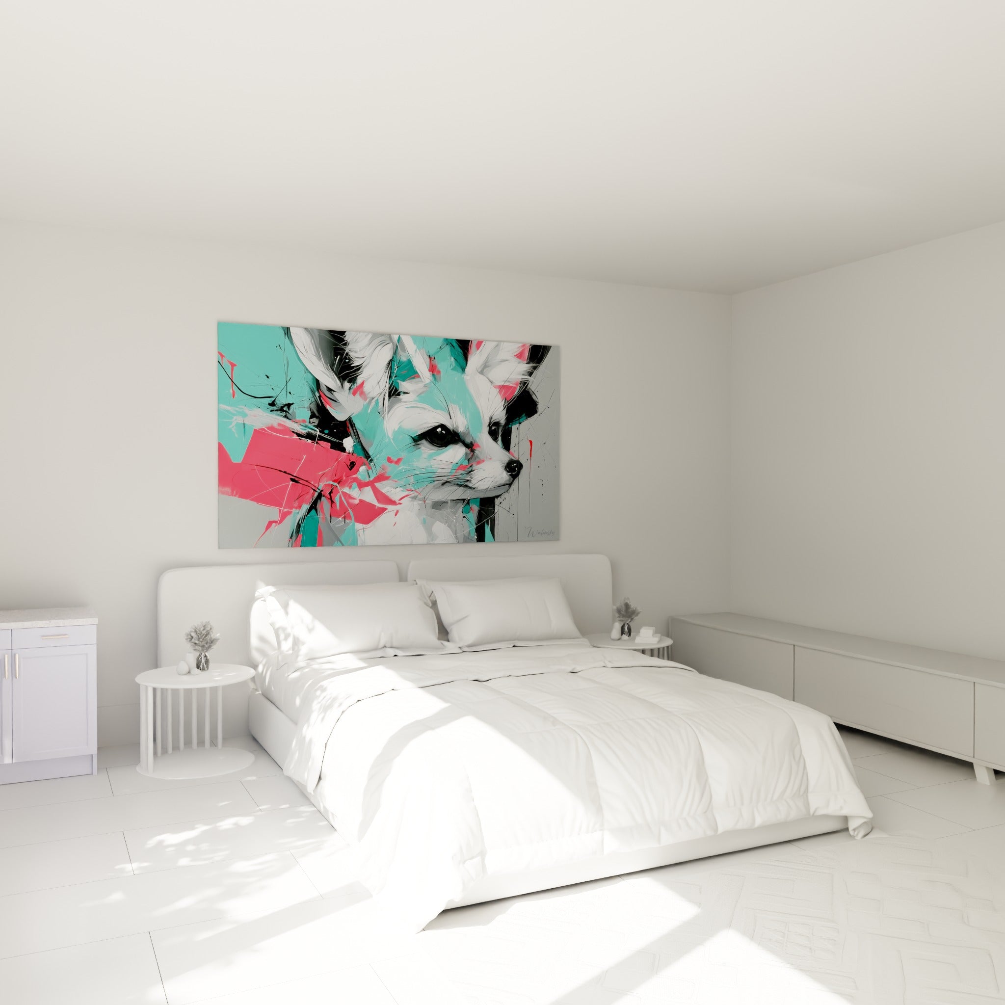 Museau et grandes oreilles du fennec en turquoise et corail, au-dessus d'un lit dans une chambre claire