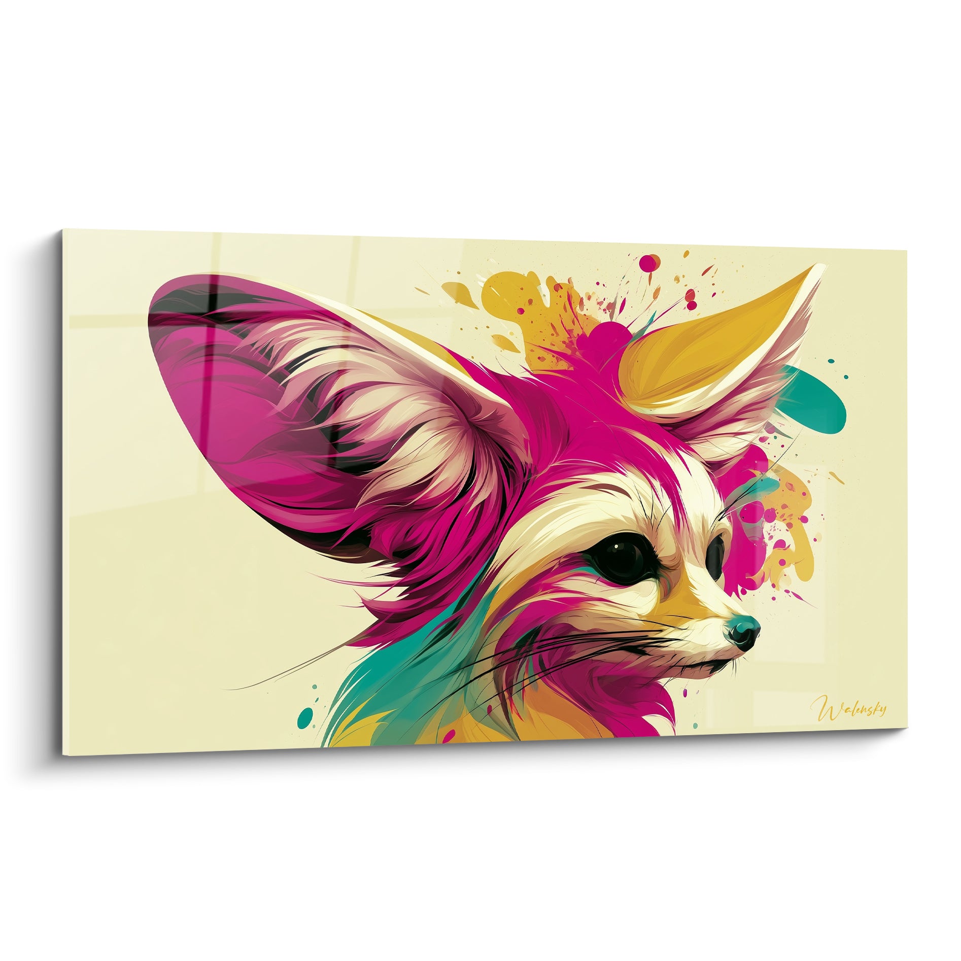 Fennec de profil aux oreilles rose fuchsia et dorées, éclaboussures turquoise sur fond ivoire