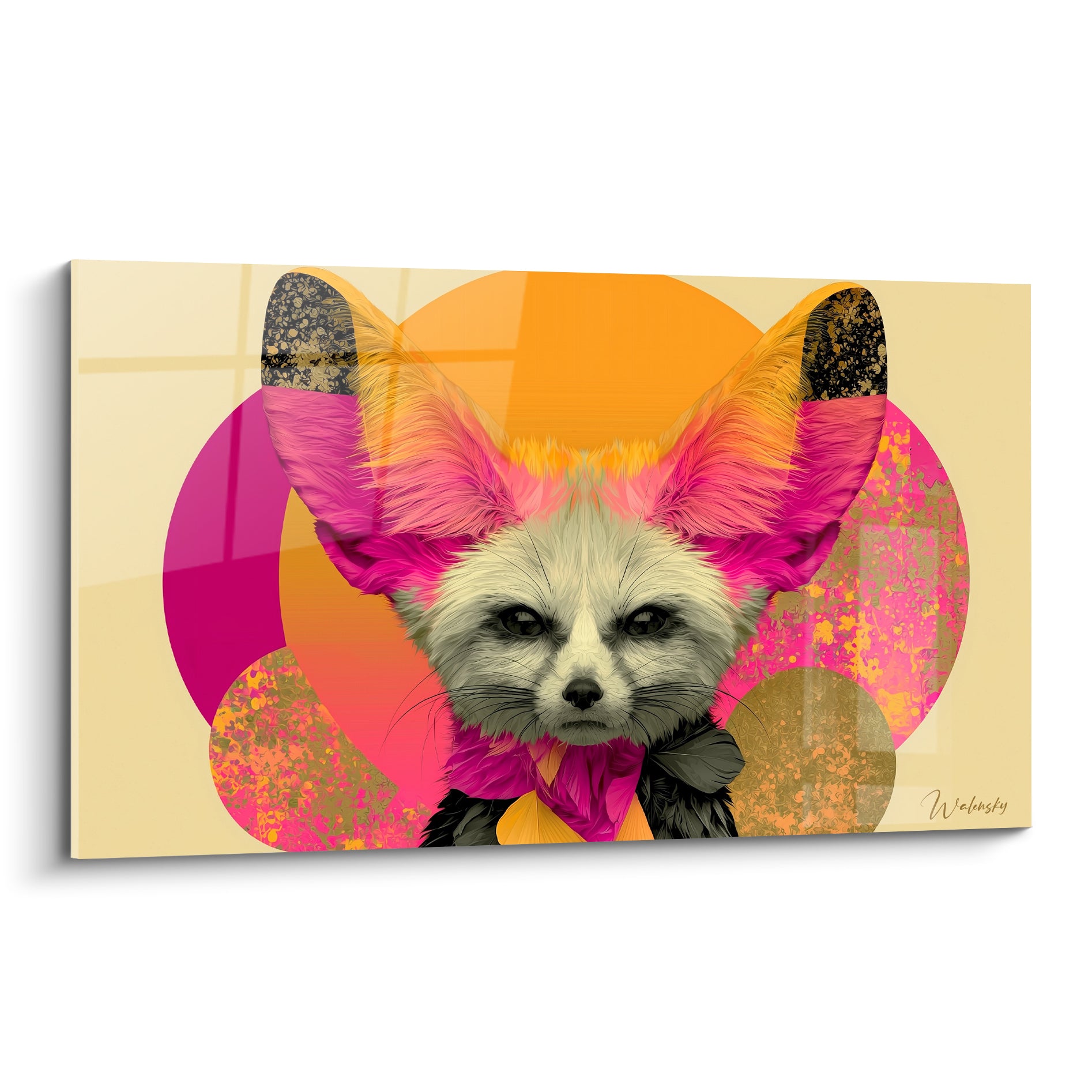 Fennec au regard sombre, oreilles roses et dorées, portrait graphique sur fond de cercles orangés