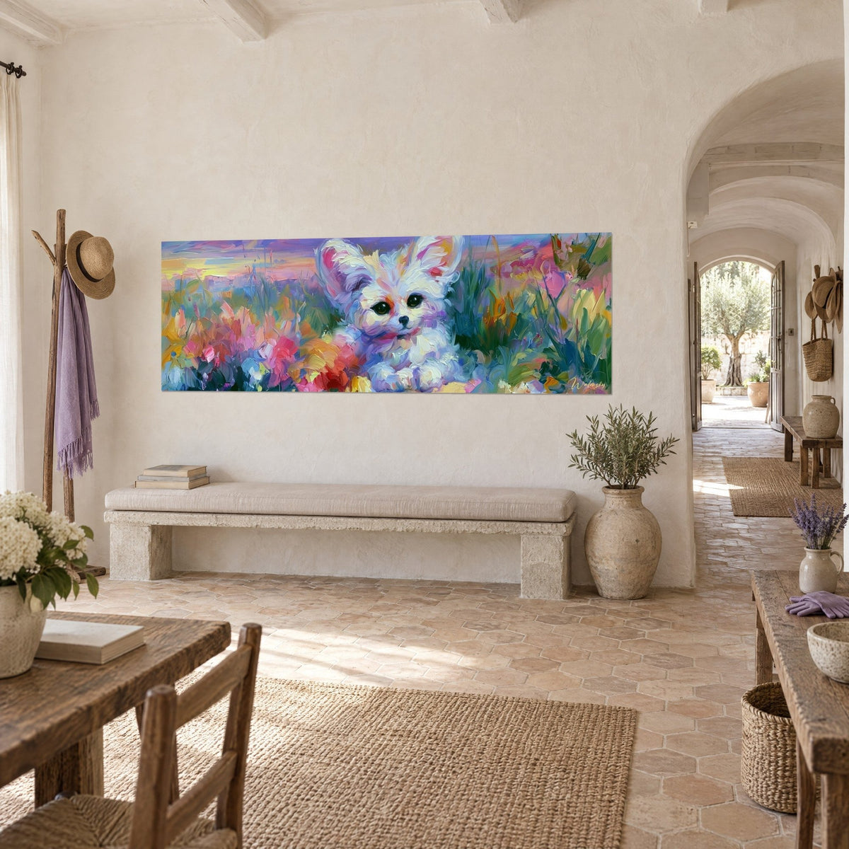 Cuadro pequeño fennec esponjoso acurrucado entre tulipanes rojos y hierba verde, cielo lavanda y amarillo, vista de tres cuartos sobre un muro de adobe