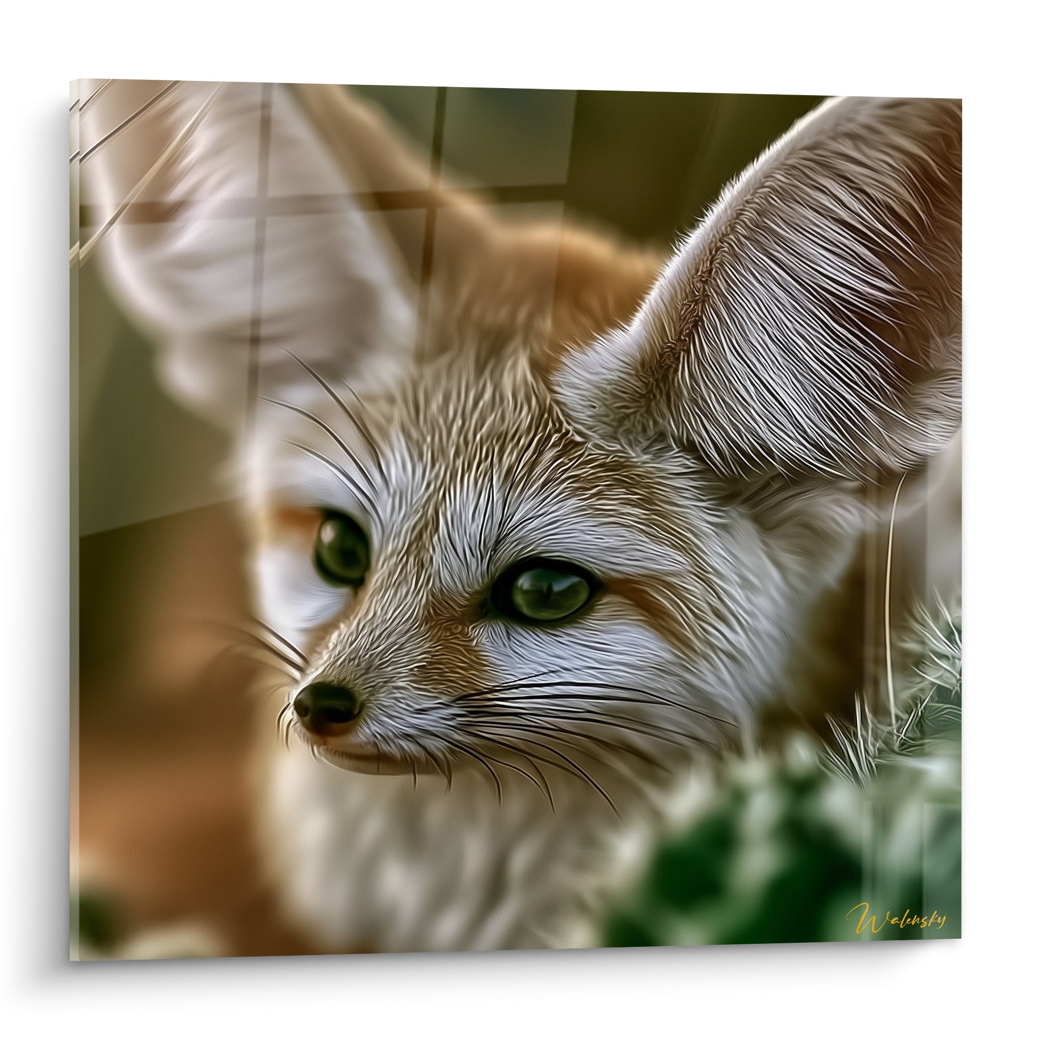 Fennec crème au regard vert émeraude, oreilles immenses et pelage ocre finement détaillé