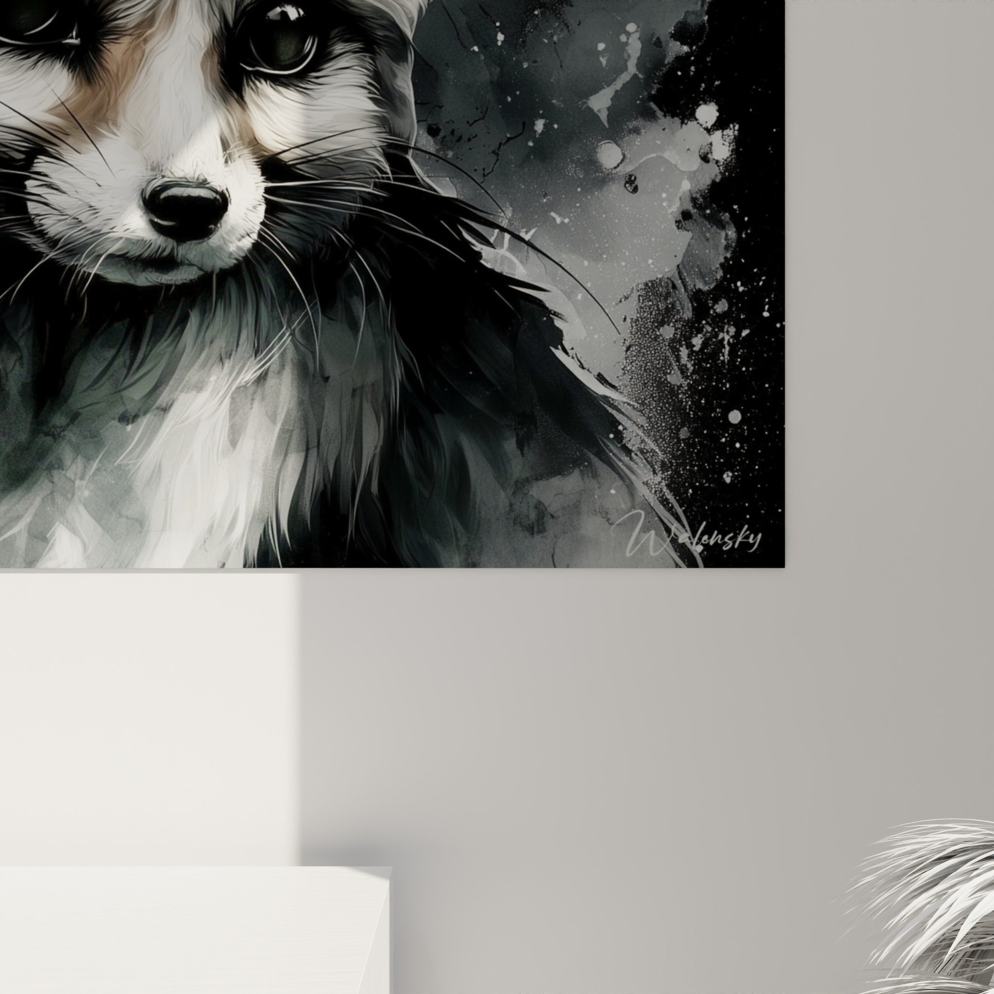 Détail des poils fins et des coulures grises sur le fond anthracite de cette œuvre du fennec