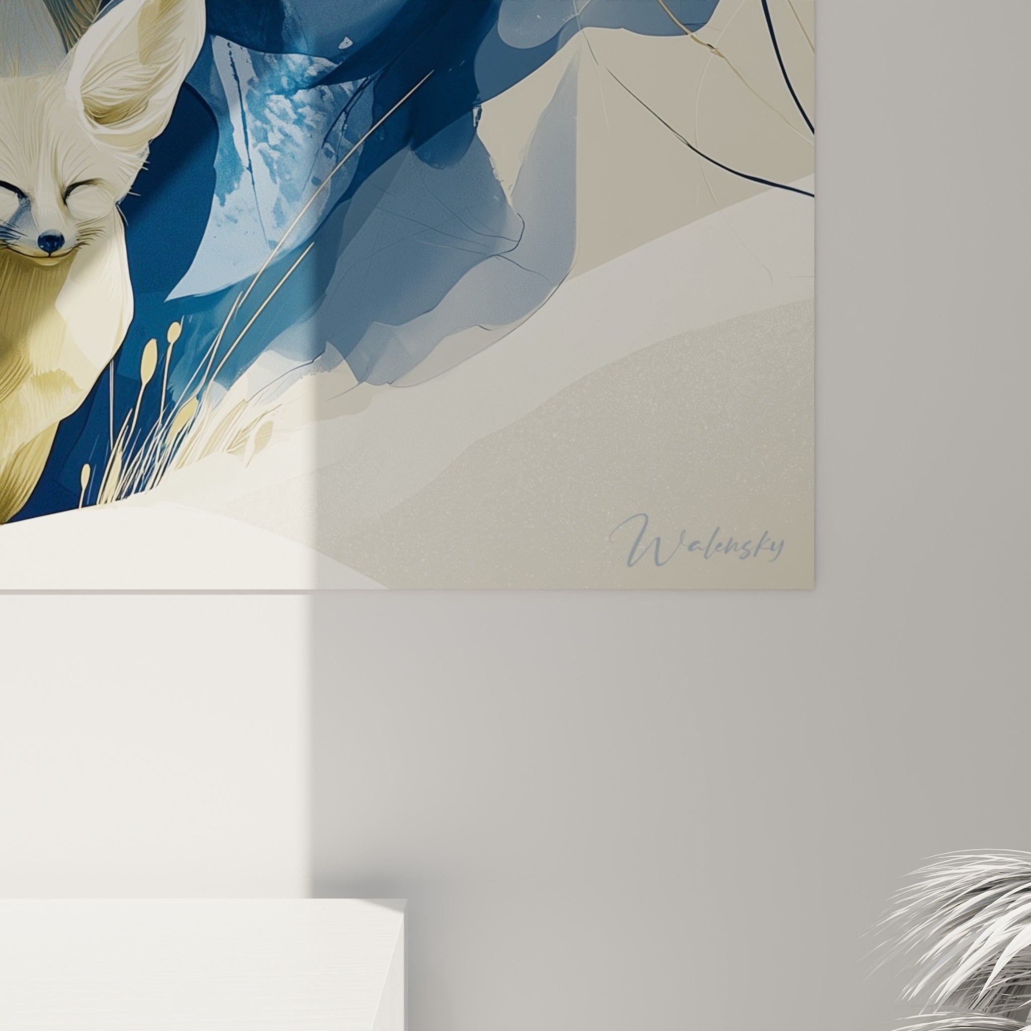 Empâtements bleu marine et coulures dorées se mêlant à la fourrure beige du fennec sur la toile