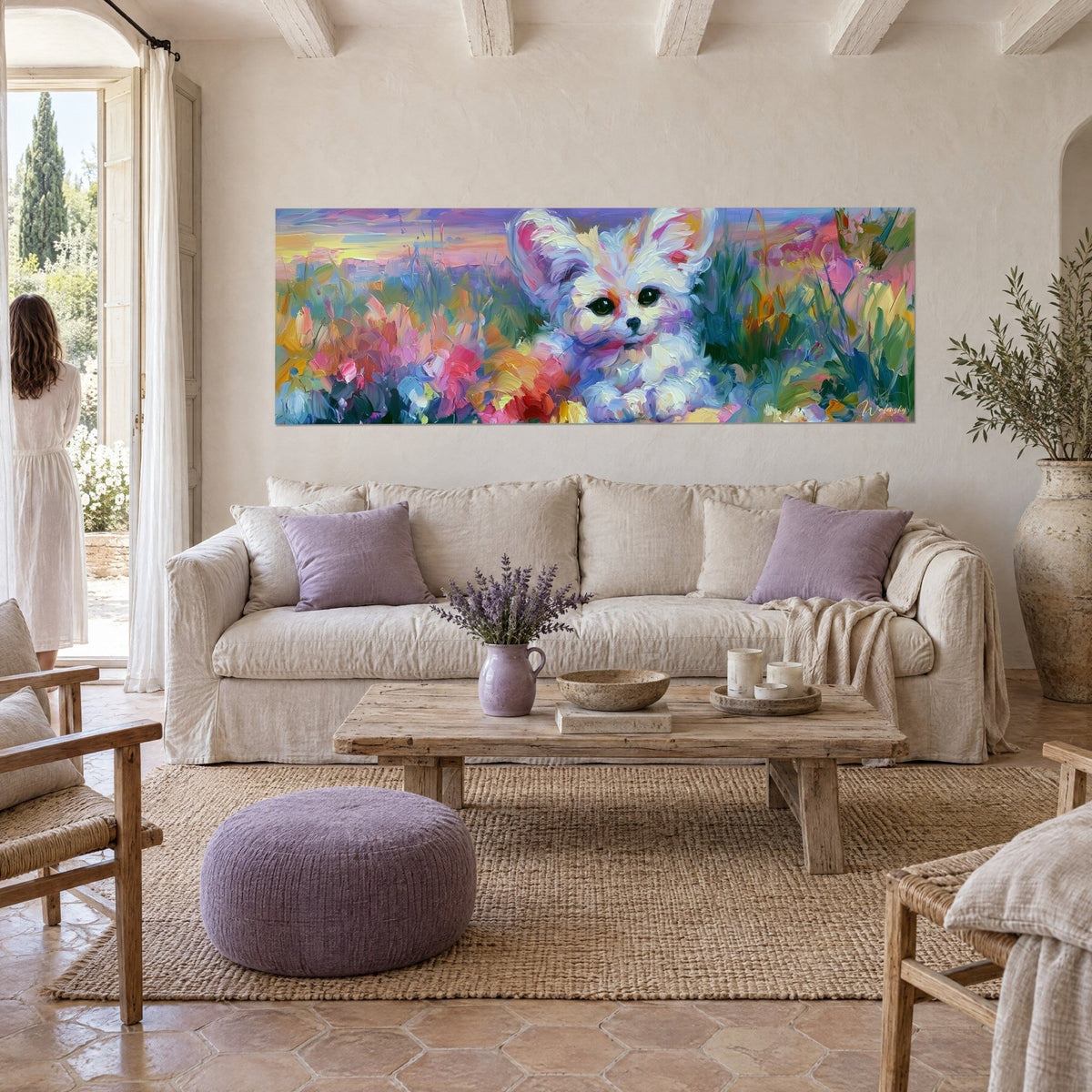 Cuadro cría de zorro fennec con grandes orejas blancas y rosas, flores coral y prado violeta, sobre un sofá en un salón luminoso