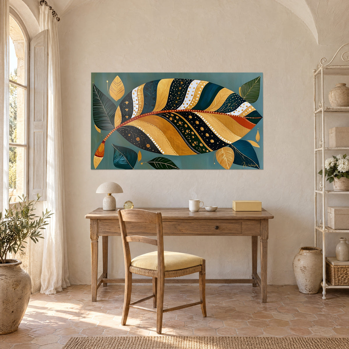 Tableau feuillage doré sur fond bleu-gris, bandes noires étoilées d'or, au-dessus d'un bureau en bois clair, mas provençal