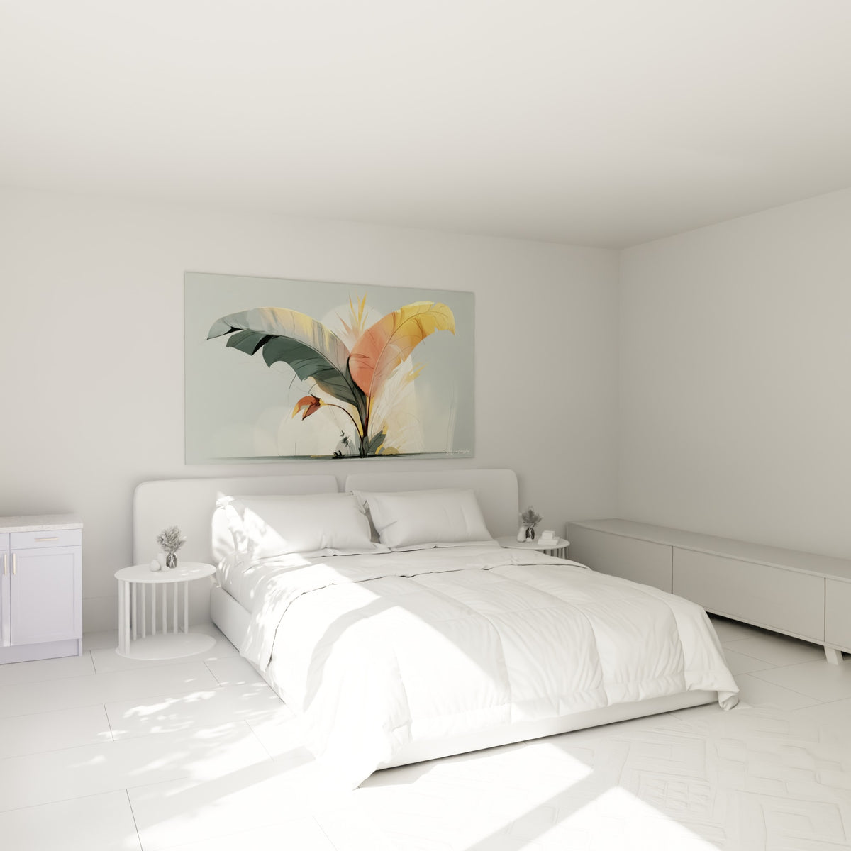 Palme anthracite et corail se déployant au-dessus d'un lit dans une chambre claire