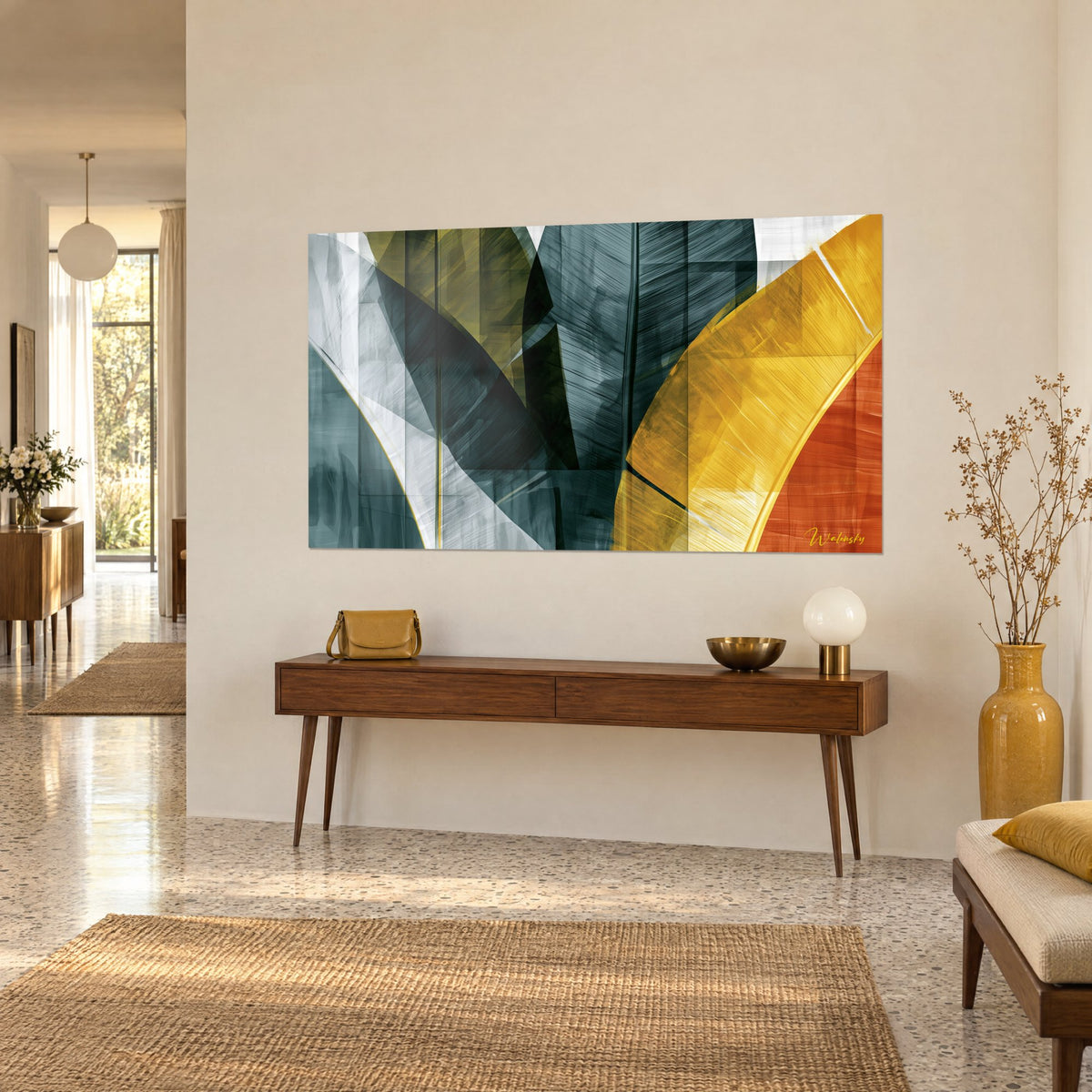Cuadro frondas superpuestas gris azulado y ocre dorado, arco naranja a la derecha, colgado en una pared beige en un recibidor de los años 50