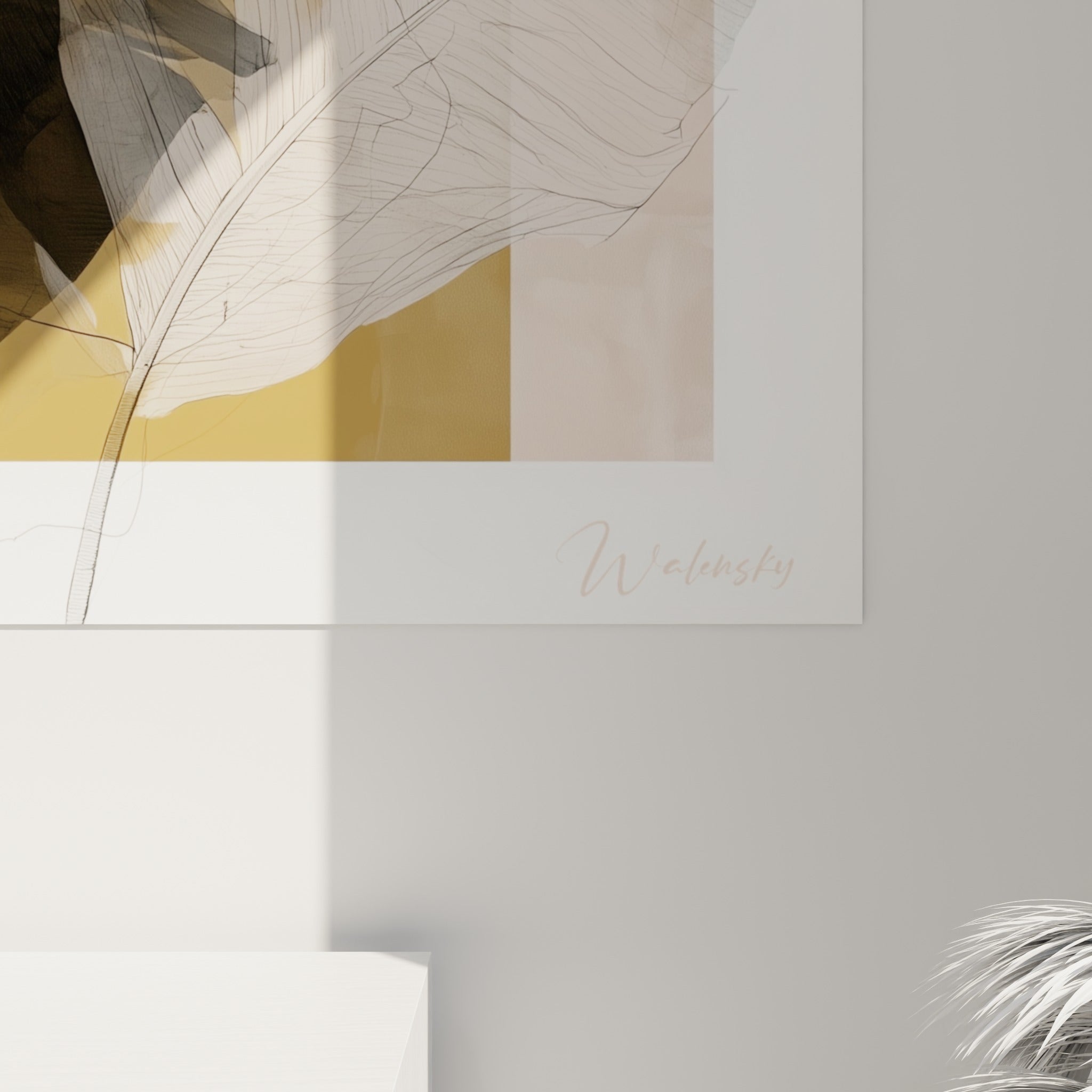 Nervures fines et coulures d'aquarelle en ocre et anthracite, grain visible sur les feuilles de bananier tracées