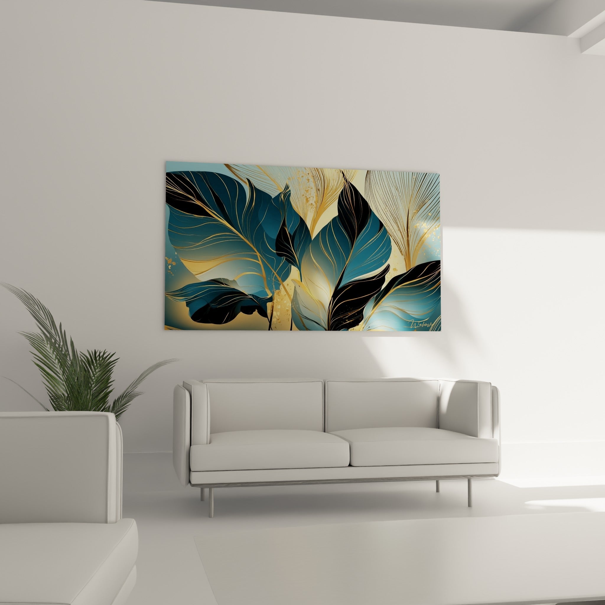 Composition de feuilles de bananier noir et doré accrochée au-dessus d'un canapé dans un salon lumineux
