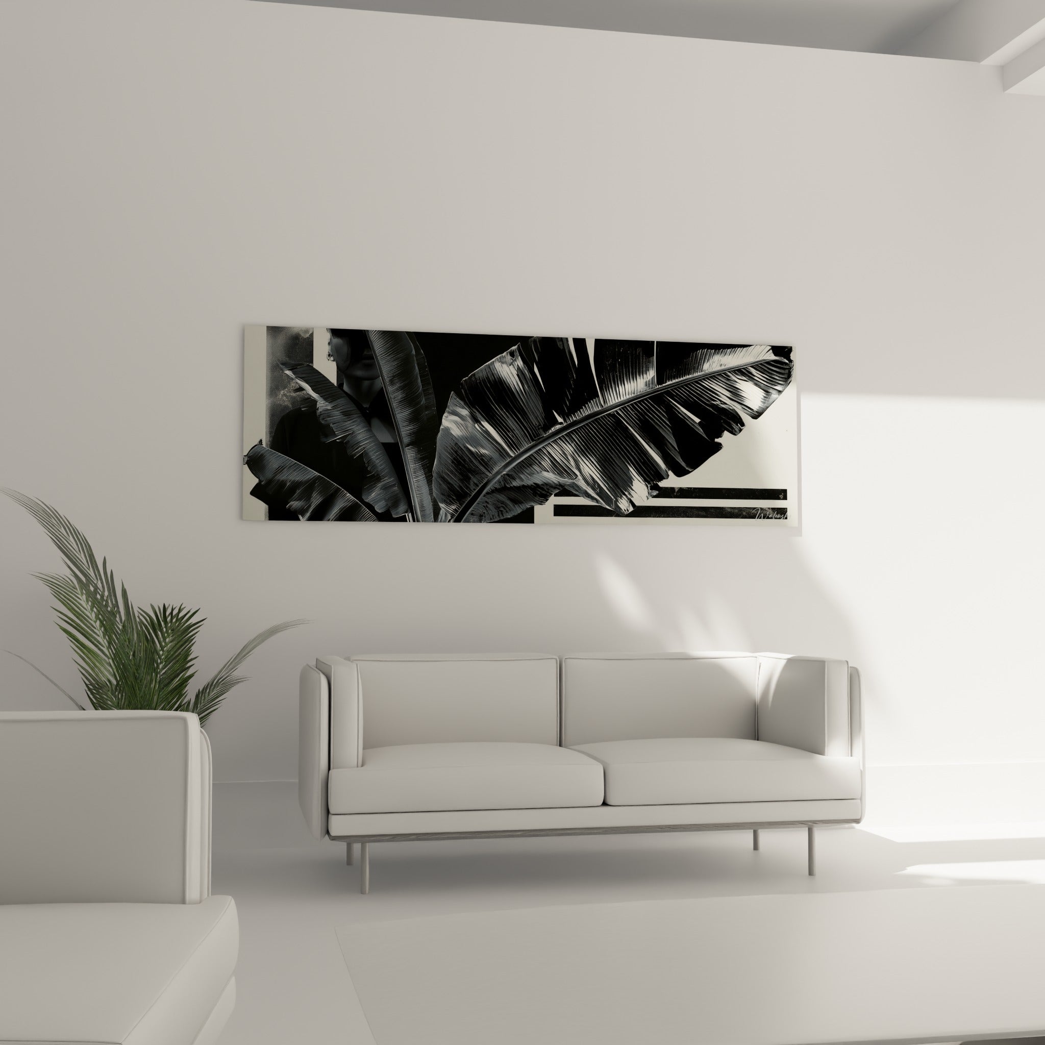 Grandes feuilles tropicales noires aux nervures blanches, tableau suspendu au-dessus d'un canapé dans un salon lumineux