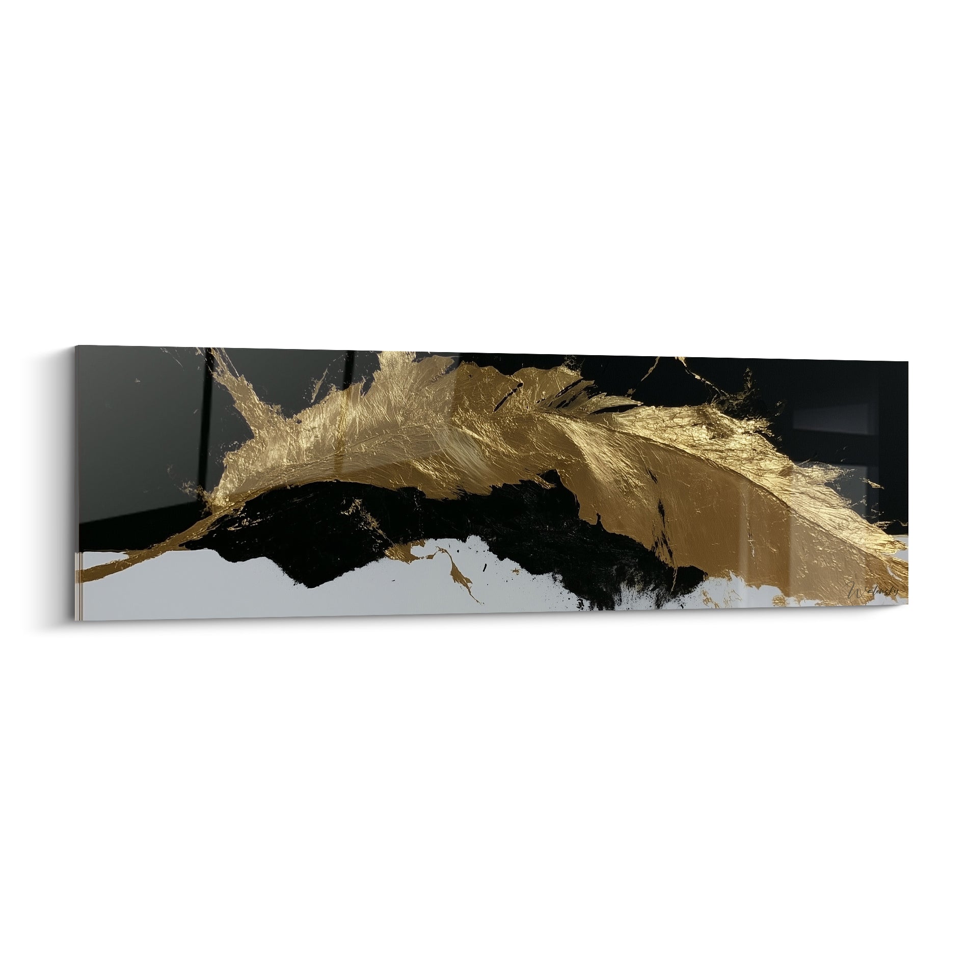 Plume dorée déployée sur fond noir profond, texture graphique et reflets métalliques éclatants