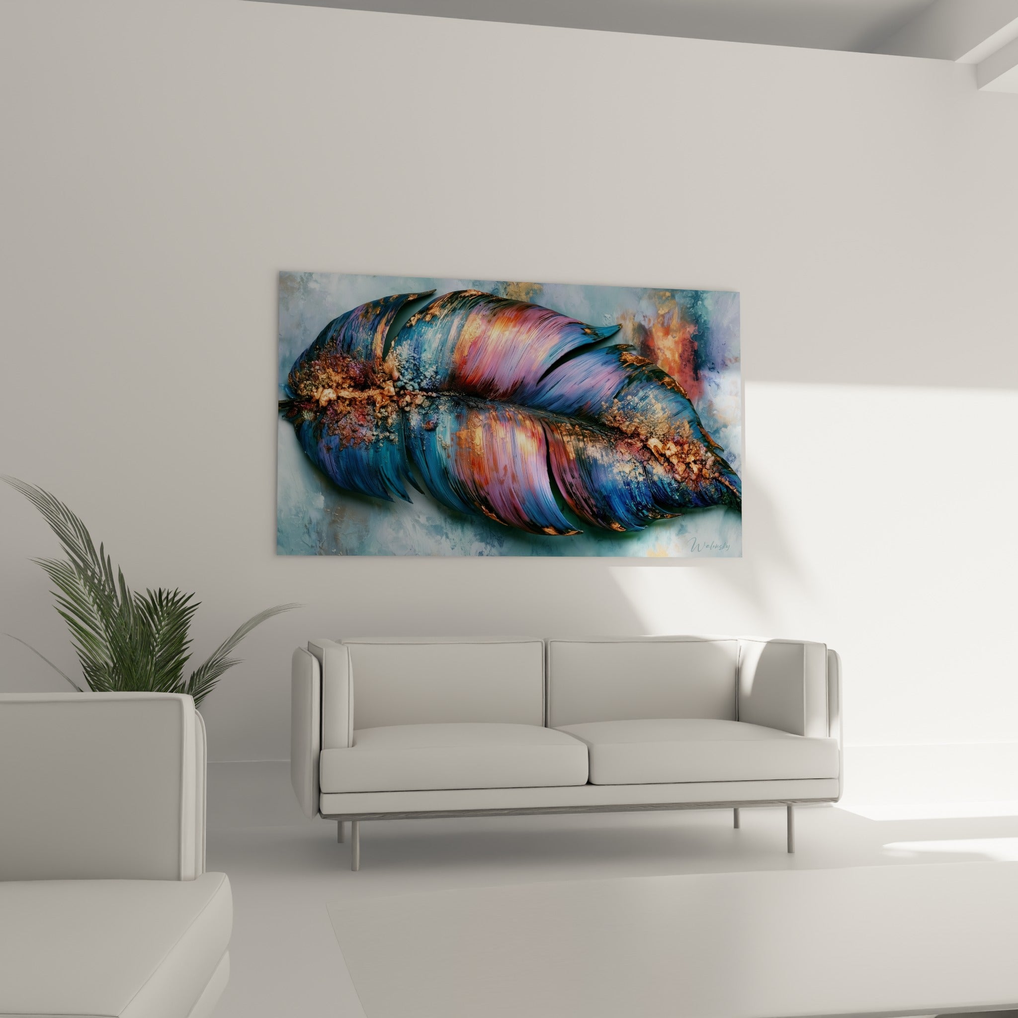 Reflets cuivrés et bleu marine d'une feuille de bananier stylisée, au-dessus d'un canapé dans un salon lumineux