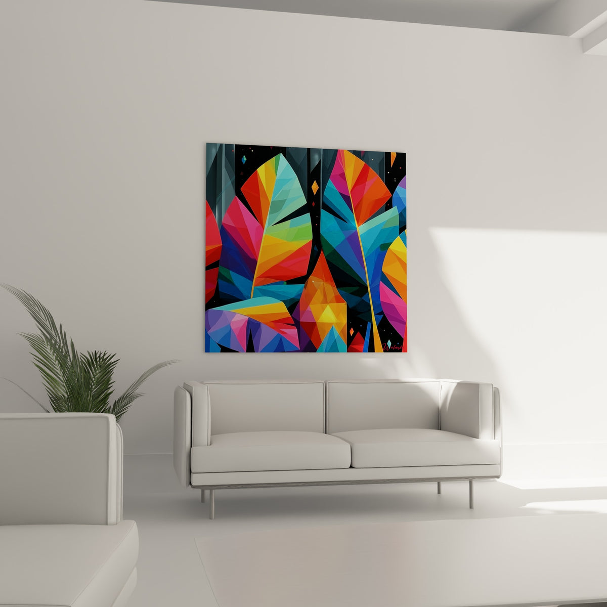 Motifs végétaux orange vif et vert émeraude façon vitrail au-dessus d'un canapé dans un salon lumineux