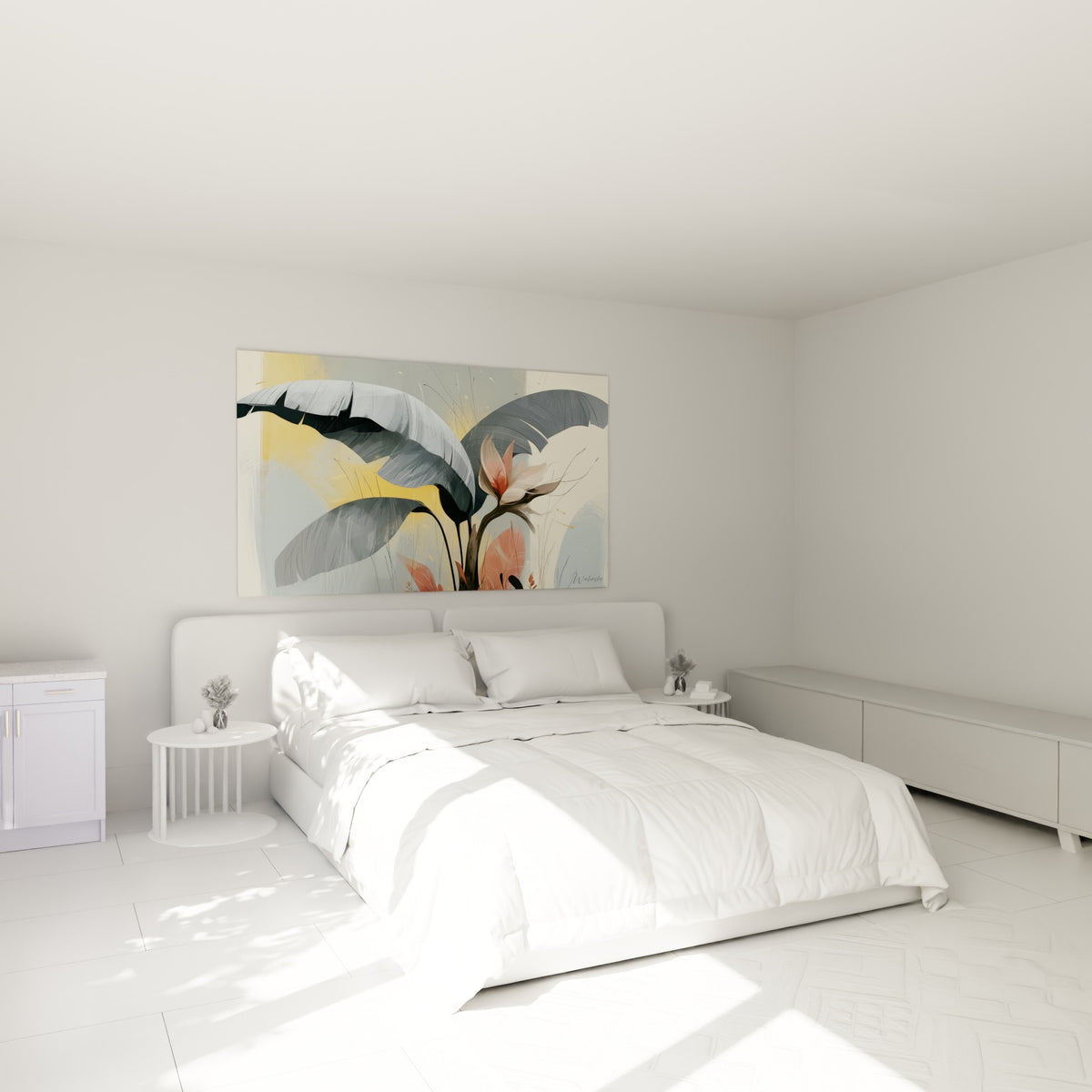 Feuille de bananier anthracite et fleur rose corail accrochée au-dessus d'un lit dans une chambre claire