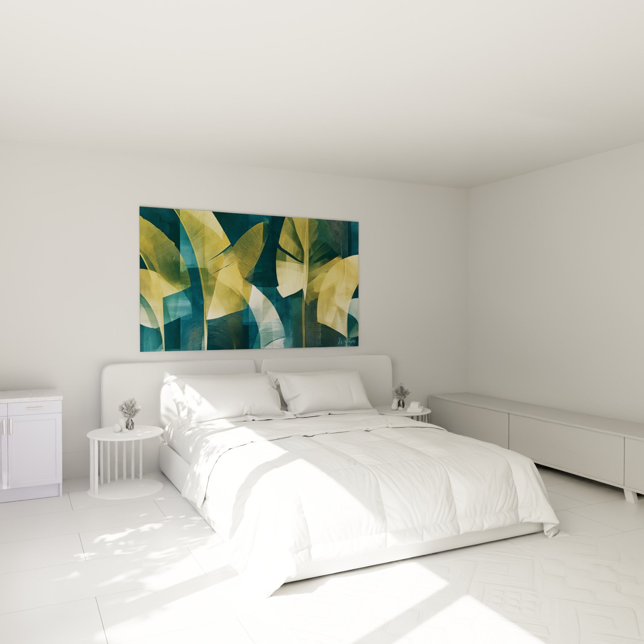Larges feuilles de bananier ocre et bleu pétrole au-dessus d'un lit dans une chambre claire