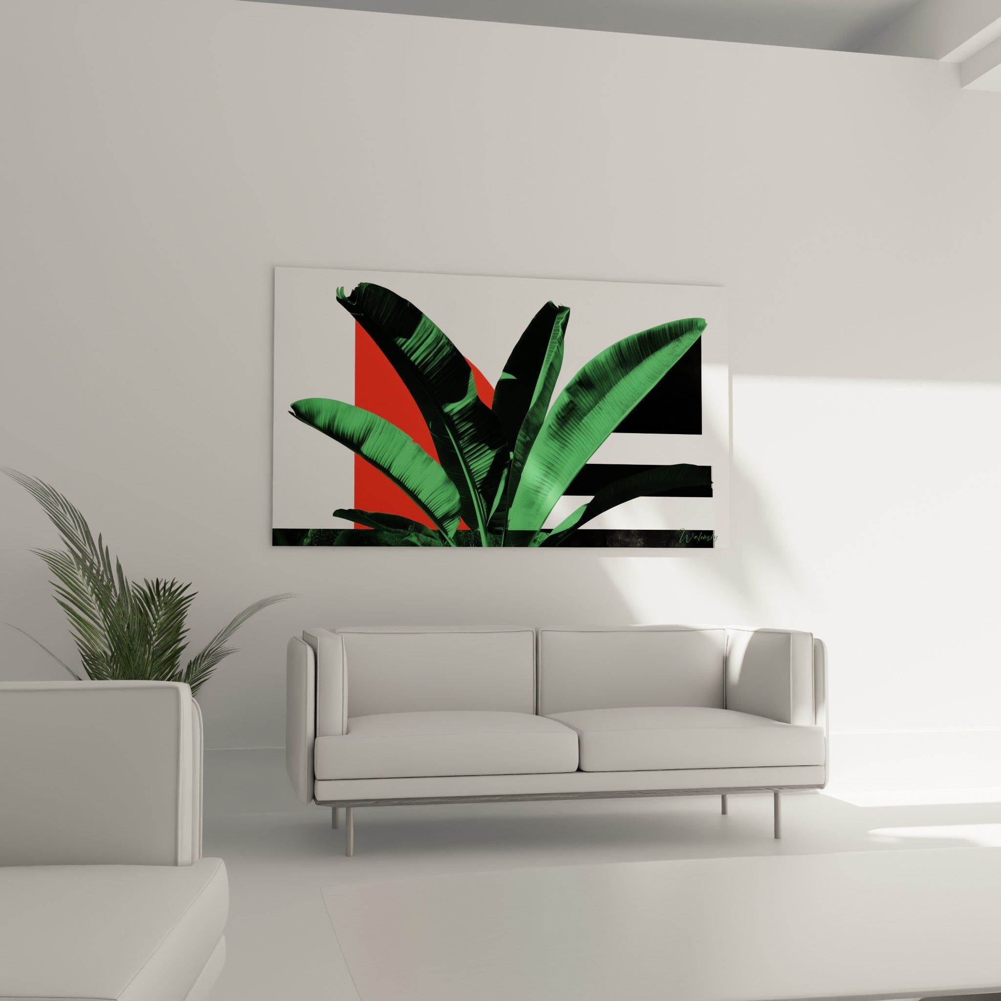 Larges feuilles vertes et fond rayé noir et blanc placés au-dessus d'un canapé dans un salon lumineux