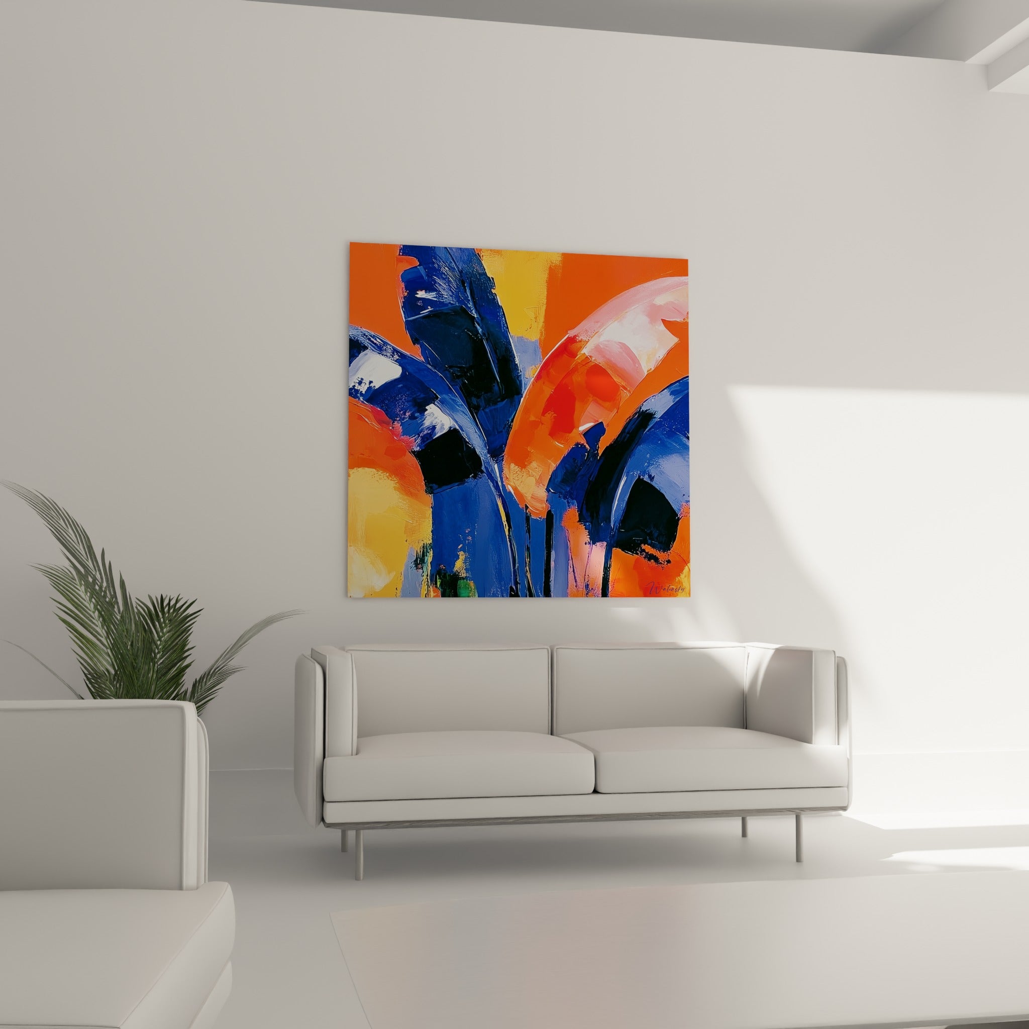 Végétation abstraite orange incandescent et bleu profond, disposée au-dessus d'un canapé dans un salon lumineux